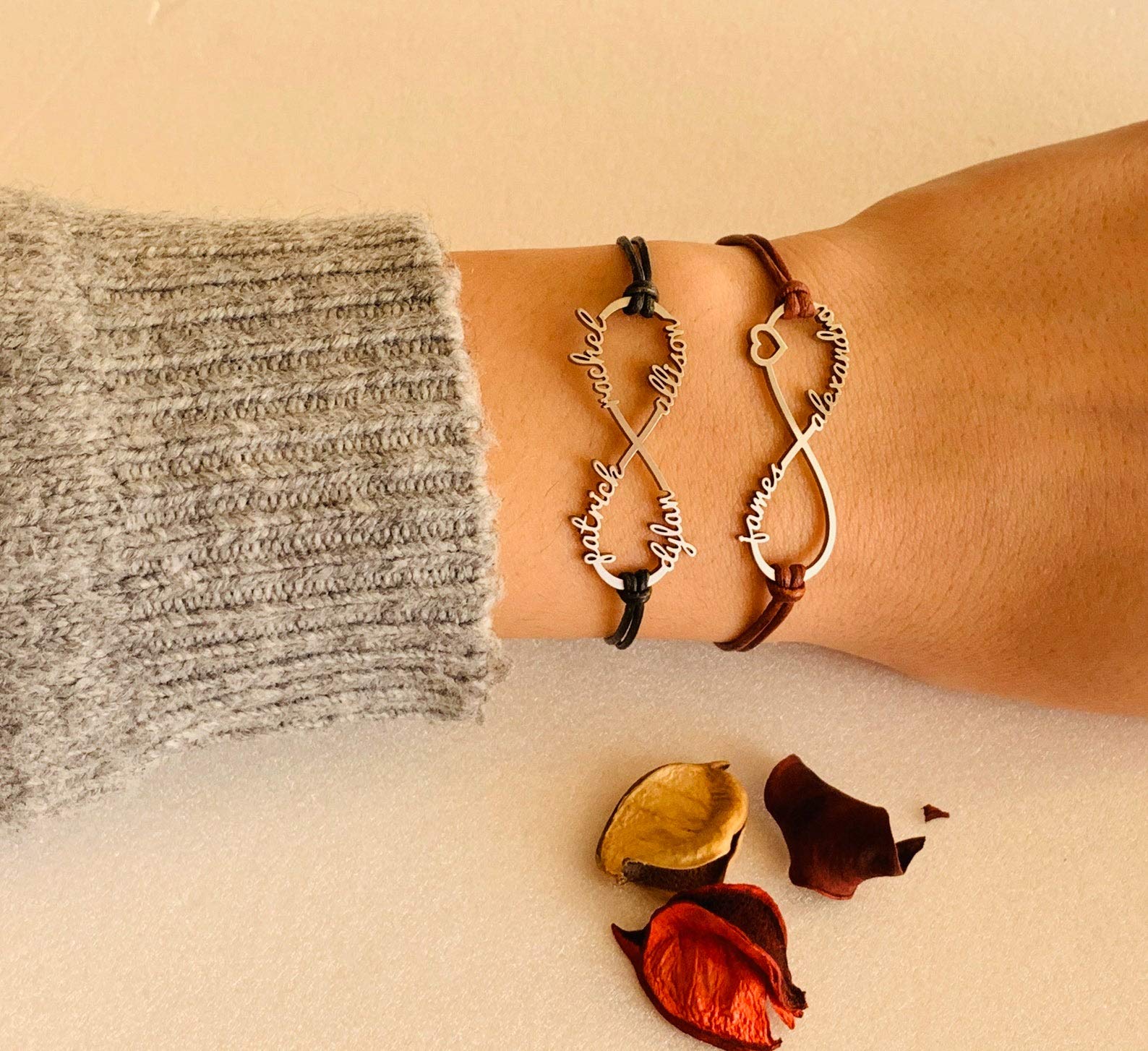 Pulsera Personalizada Infinito con Nombre, Acero Inoxidable | Hasta 4 Nombres, Cadena de Cuero, Corazón de Amor Hecho a Mano, Regalo San Valentín y Día de la Madre