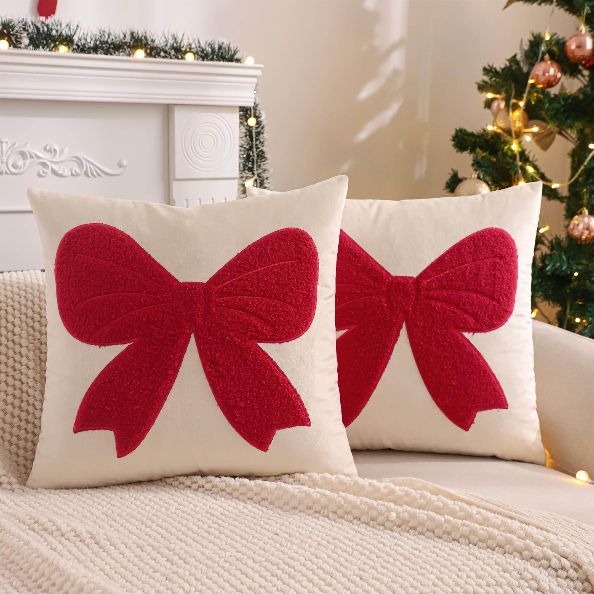 Housses de coussin de Noël pour décorer le canapé du salon