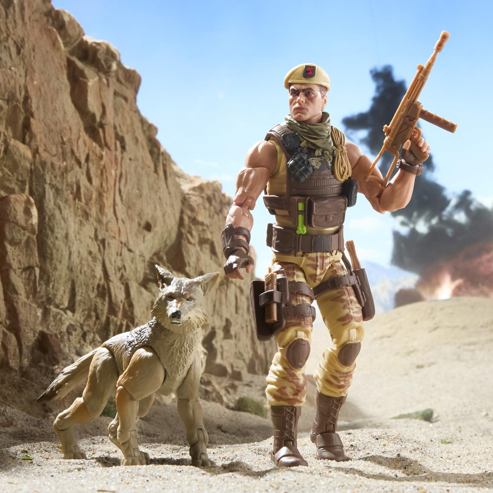 G.I. Joe Classified Series #217, Dusty & Coyote Sandstorm, Set mit Action-Figur (15 cm) und Tier zum Sammeln