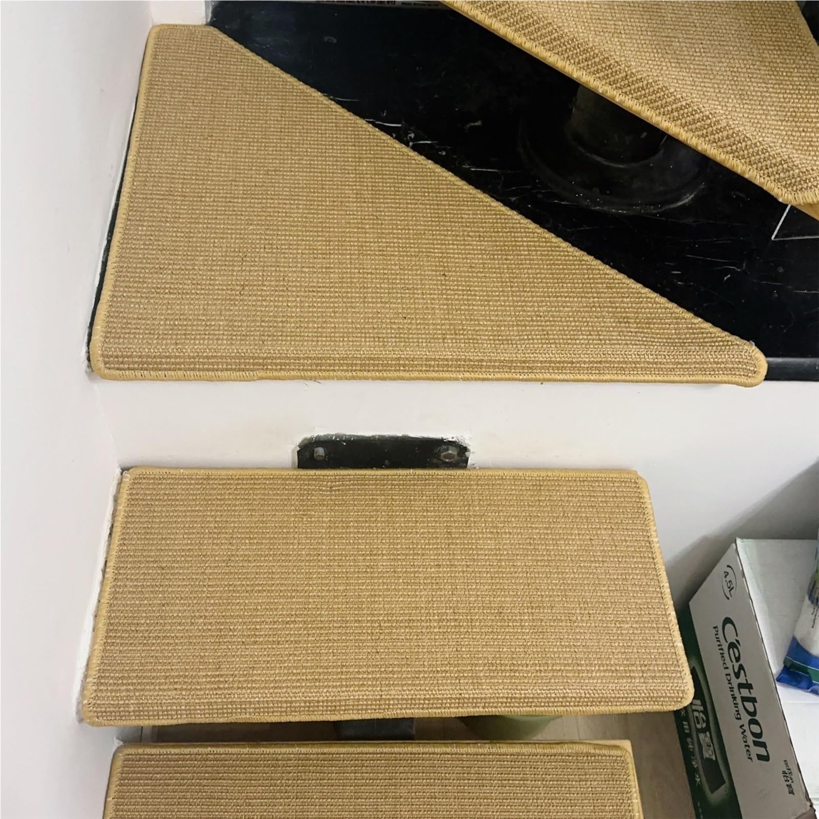 Peldaños de escalera de madera antideslizantes para evitar resbalones en escalones interiores