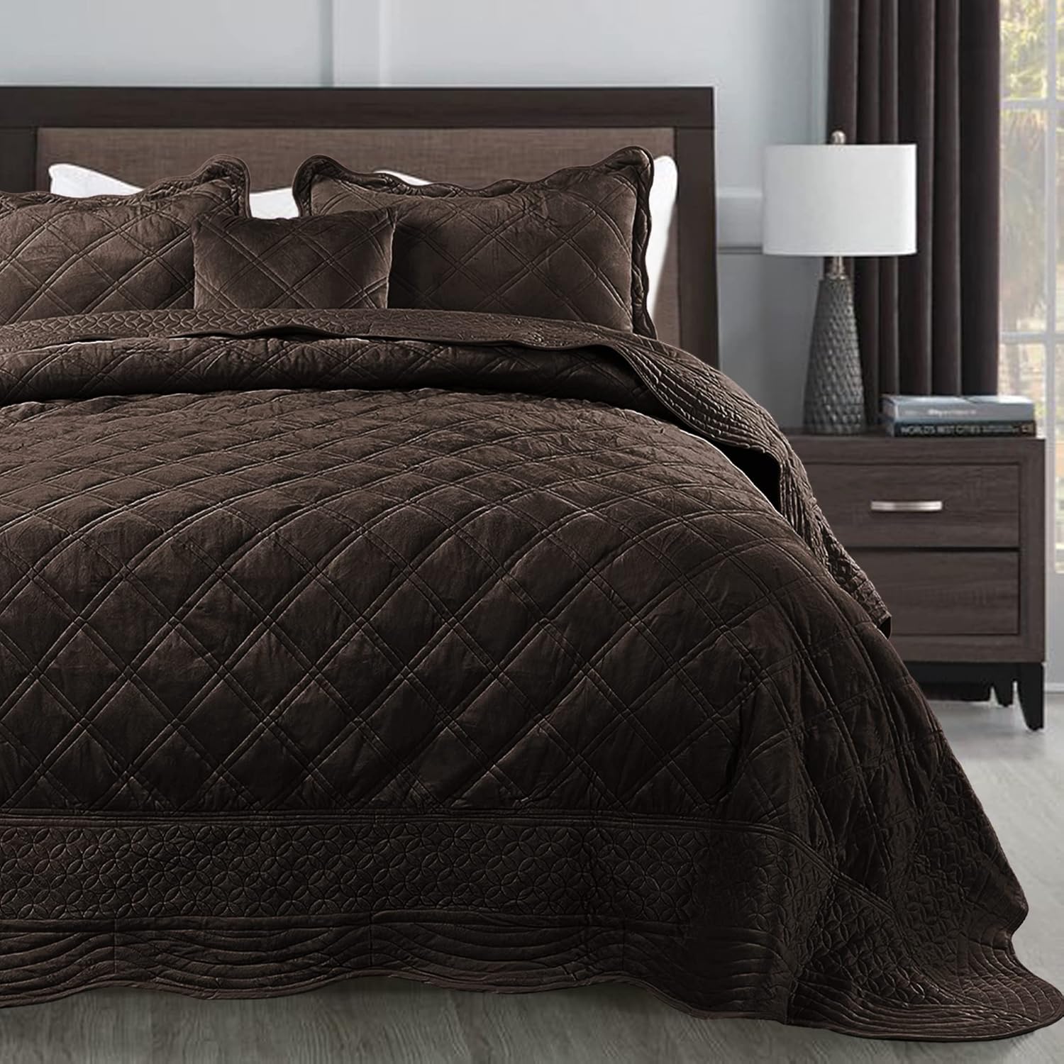 Home Soft Things Super Soft Microplush 4 Piece Bedspread Set Oversize Queen 110" x 120", Chocolate Diamond Plaid Scallop Edged Warm Cozy Plush Quilt Comforter Bedding Set with 2 Shams 1 Pillow
