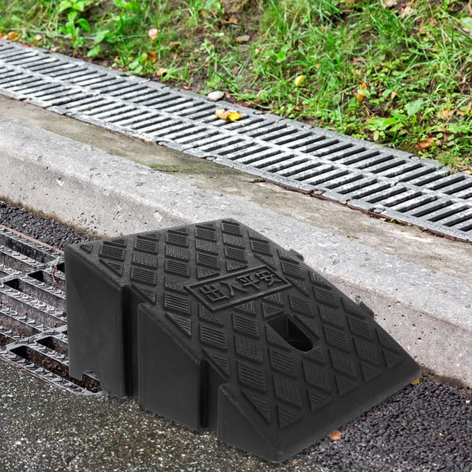 Rampa para Vehículos, Rampa de Umbral de Coche de Plástico Negro, Ligera y Portátil, para Vehículos y Cortacéspedes, para Bordillos de Entrada y Escalones