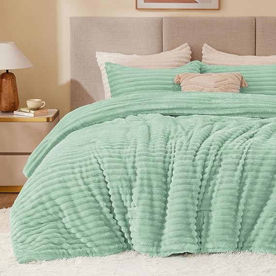 BEDELITE Fleece King Comforter Set -Super Soft & Warm Fluffy Light Green Bedding, Luxury Fuzzy Heavy Bed Set for Winter with 2 Pillow Cases