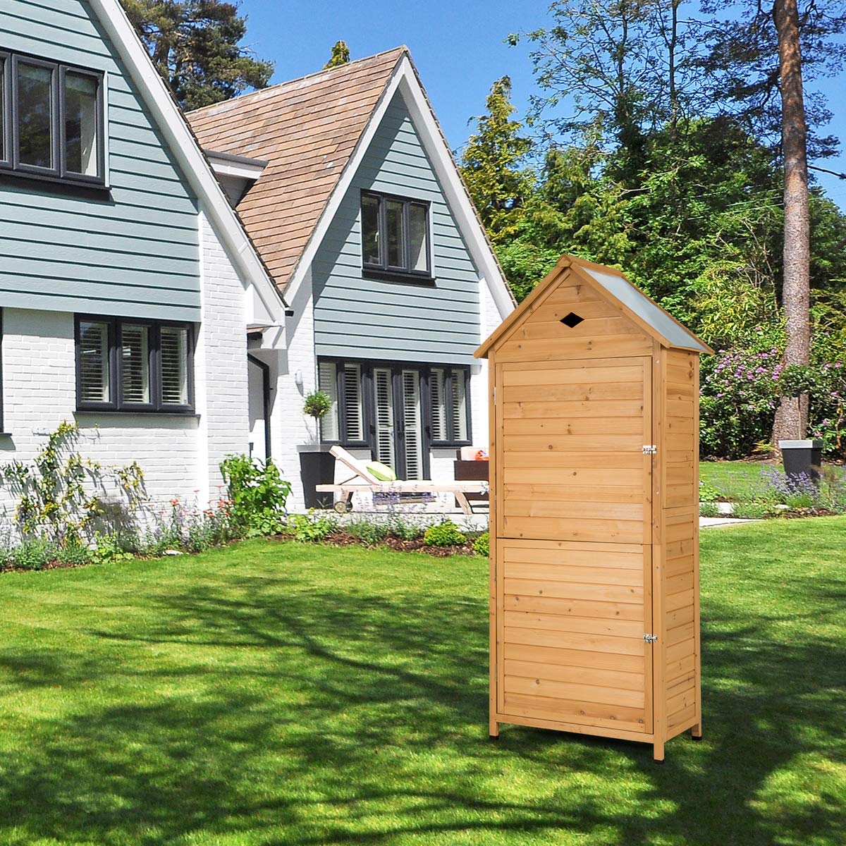 GOPLUS Caseta de Jardín con 5 Estantes y Puerta con Cerradura, 70 x 45 x 160 cm, Herramientas de Jardín de Madera de Abeto, Techo Galvanizado Impermeable, Patas Elevadas para Patio, Natural