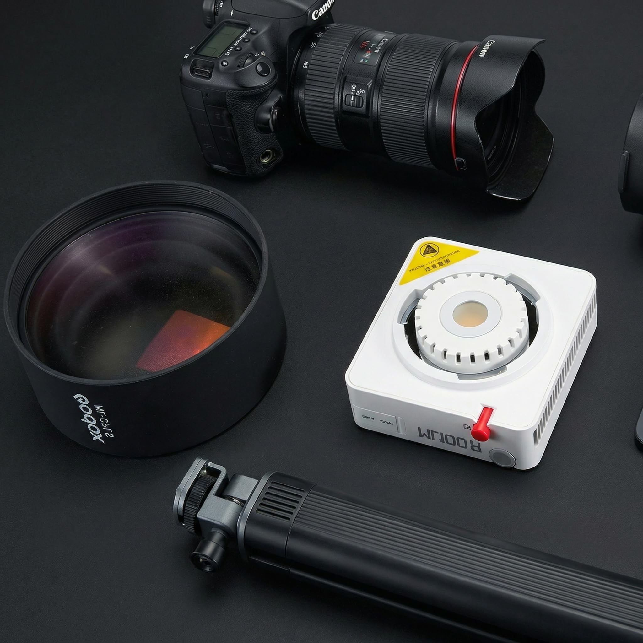 Godox ML100R Kit3 RGB led-videolamp met BG-02 batterijlader, verwisselbare lensreflector 15° en 36°, 1800-10.000K CCT, 14 FX-bioscoopeffecten, app-besturing