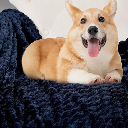 Miniatura 9 de DREAMNINE Manta de cama decorativa de franela suave y grande tamaño King de 108 x 90 pulgadas, manta de terciopelo mullido con bonito patrón 3D,