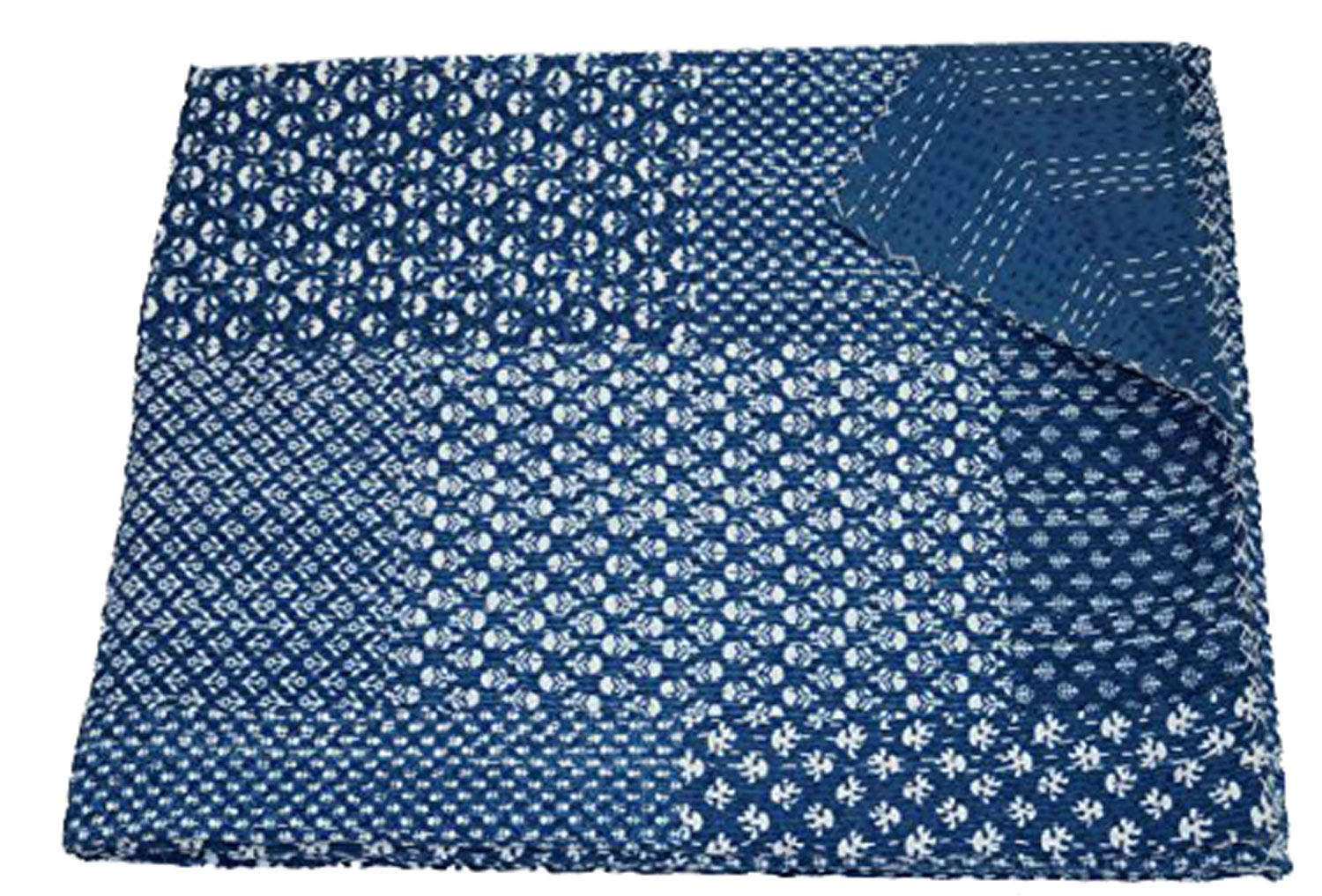 Plaid Kantha bleu indigo pour réchauffer vos soirées au salon