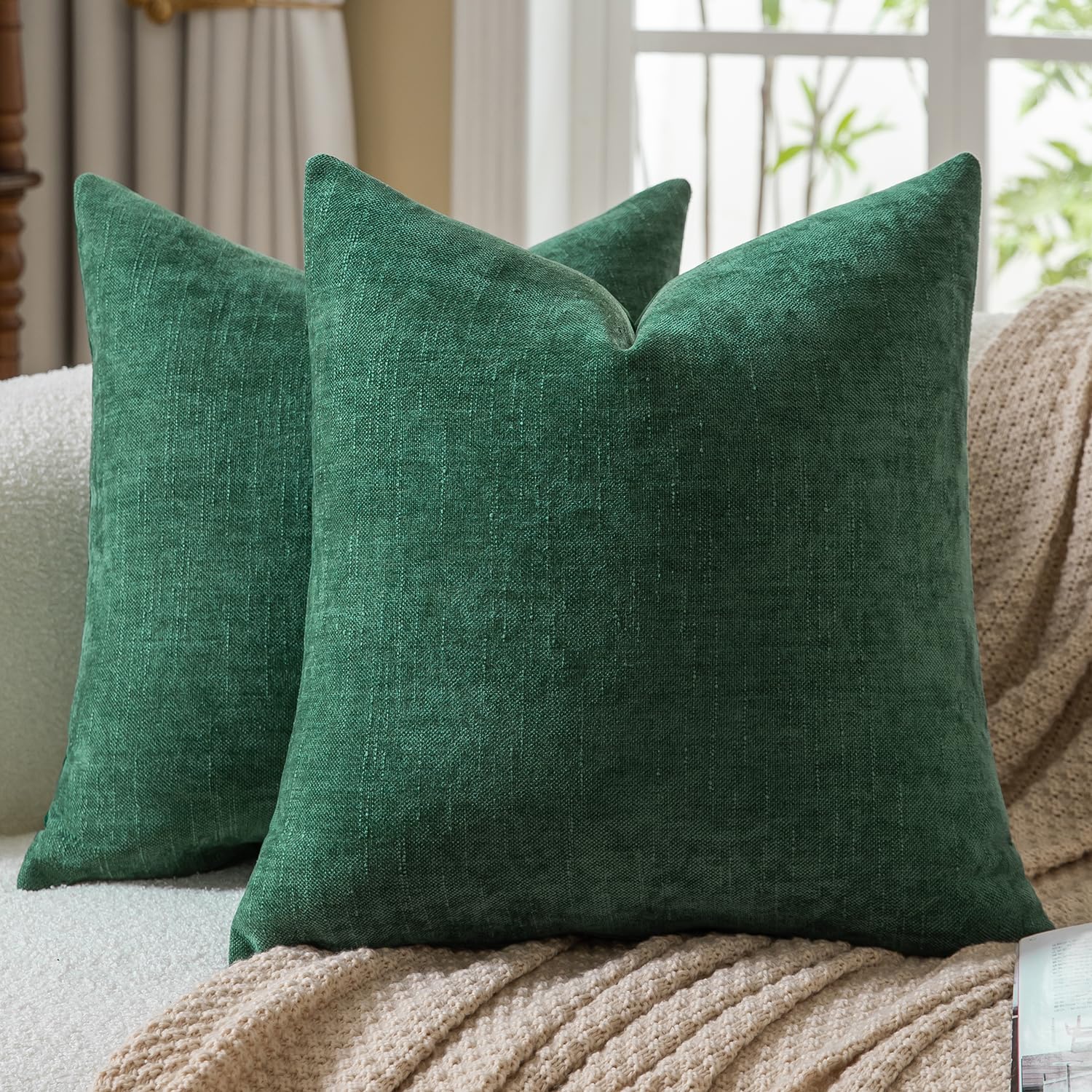 Mandioo Pack of 2 Faux Linen Chenille Cushion covers 50x50 cm 20x20 Inch Decorative Pillow Covers Velvet Accent Throw Pillow Case for Couch Sofa Living Room Bedroom Farmhouse Decor Green