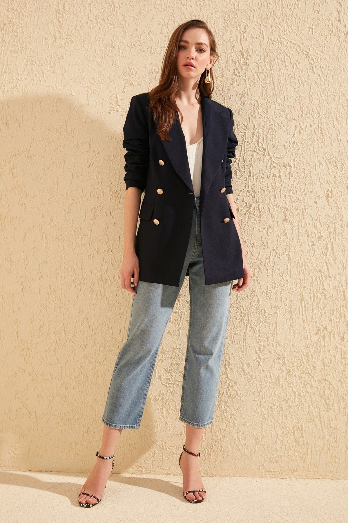 Trendyol Veste Blazer Surdimensionnée À Boutons Bleu Marine Trendyol Veste Blazer surdimensionnée avec Boutons Bleu Marine Femme (Lot de 1)