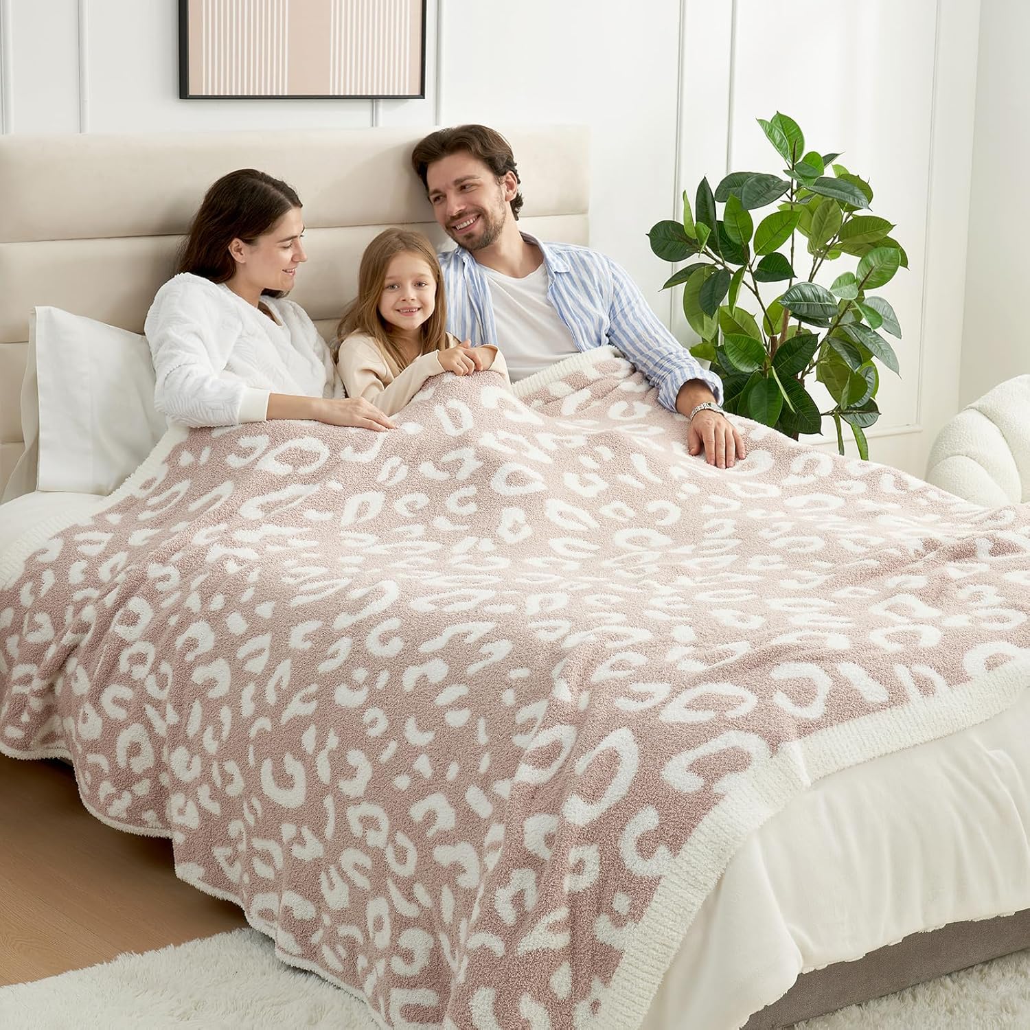 Snuggle Sac Leopard Microfiber Blanket, Queen Size Beige, 90x90 inches, Reversible Cheetah Pattern, Warm, Soft, Cozy - Image 7