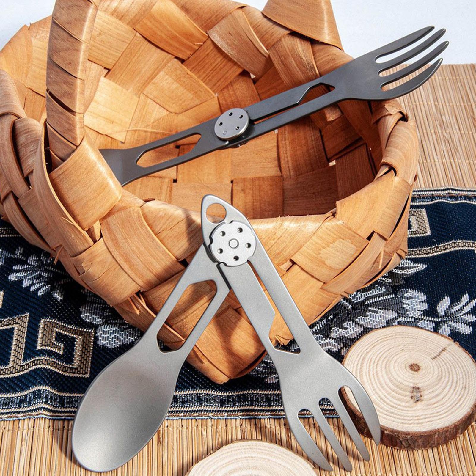 Spork Rotante In Titanio Posate Multifunzione Portatili Leggere Da Outdoor | Cucchiaio E Forchetta Pieghevoli 2 In 1 Per Sopravvivenza Stoviglie Da Campeggio Per Viaggi All'Aperto, Barbecue E Picn