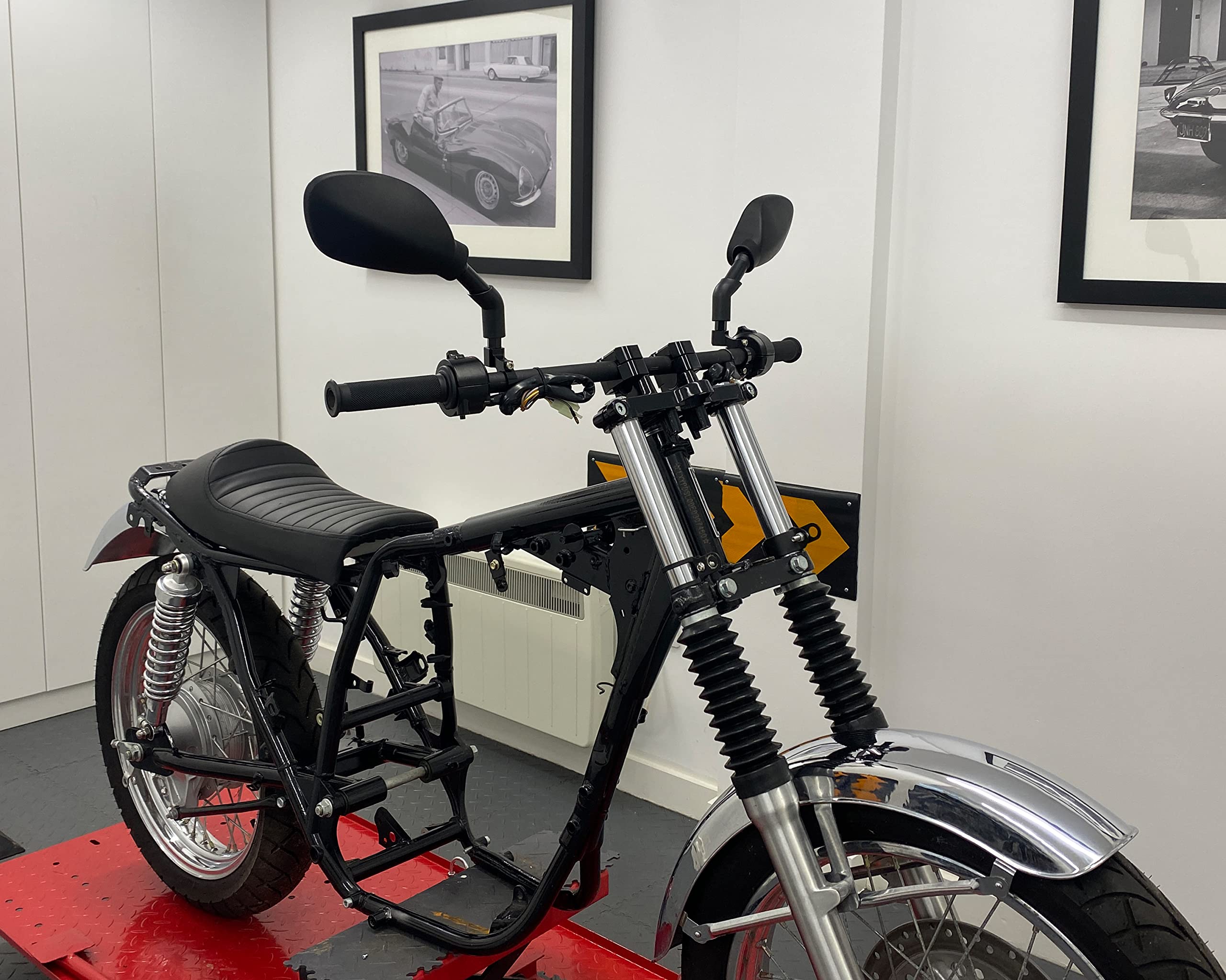 Rétroviseurs Moto en Noir 10mm Pas de Vis Normal pour Roadster | Paire