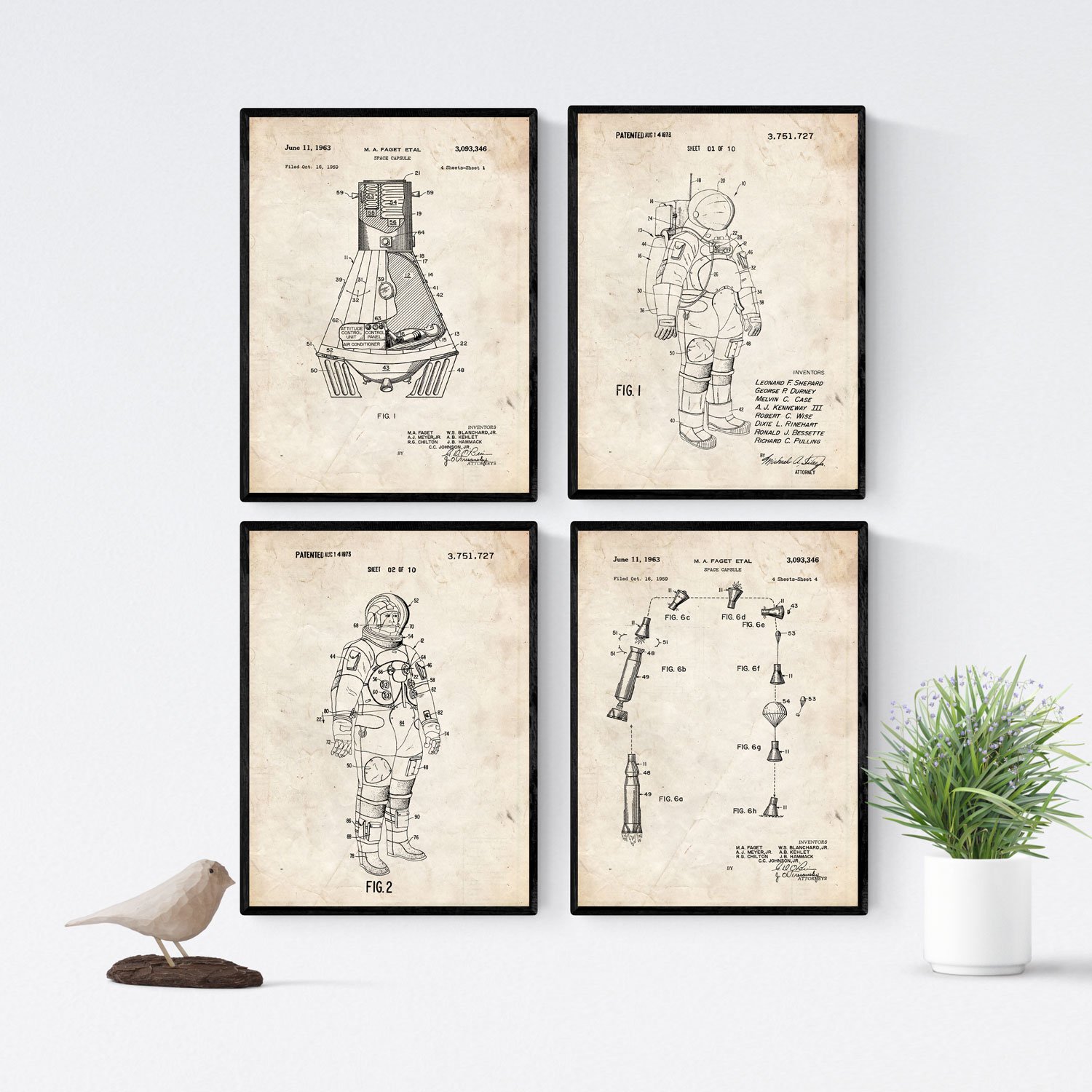 Nacnic VINTAGE - Pack of 4 sheets with ASTRONAUTAS patents. Set posters with inventions and old patents. Choose the color you like. Printed on 250 grams