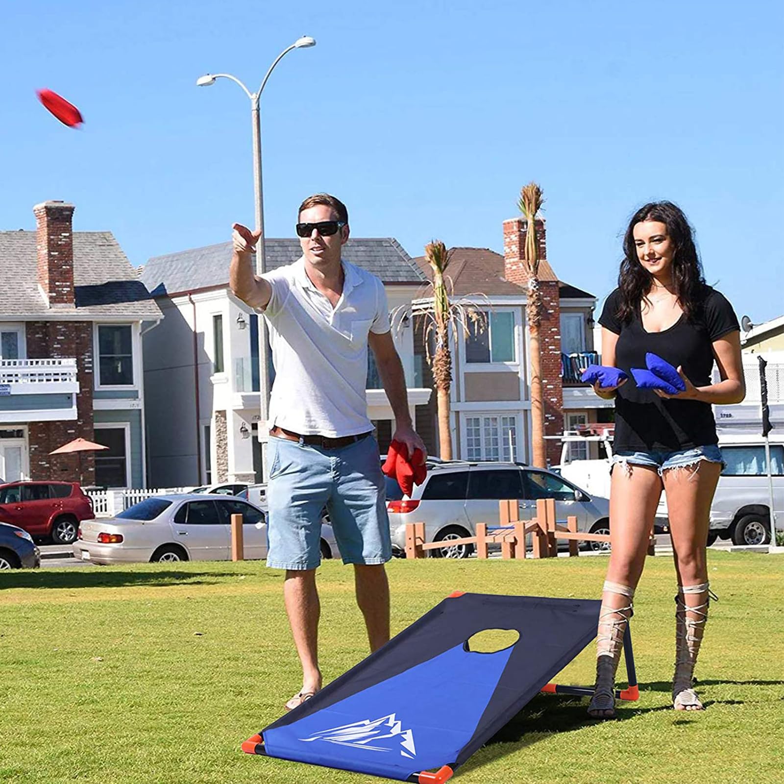 Cornhole Spiel Outdoor für Erwachsene, Tragbares Cornhole Toss Set mit 8 Säckchen und Tragetasche, 3 x 2 Ft