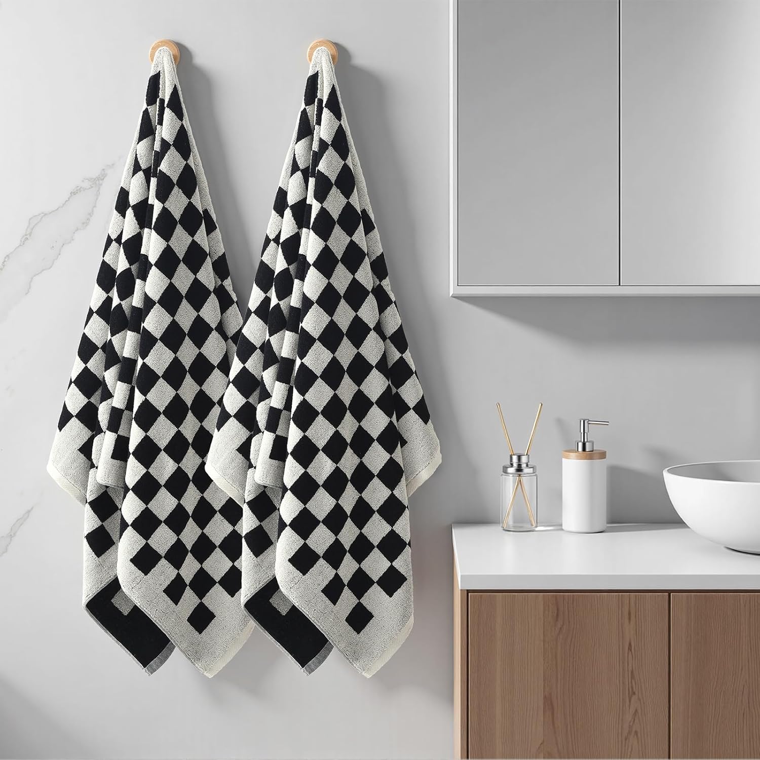 REDKISS 2 Piece Large Black and White Bath Towels Set - 27”x55” Highly Absorbent 600GSM Cotton Checkered Towels for Bathroom Decoration, Retro Checkered Design - Image 6
