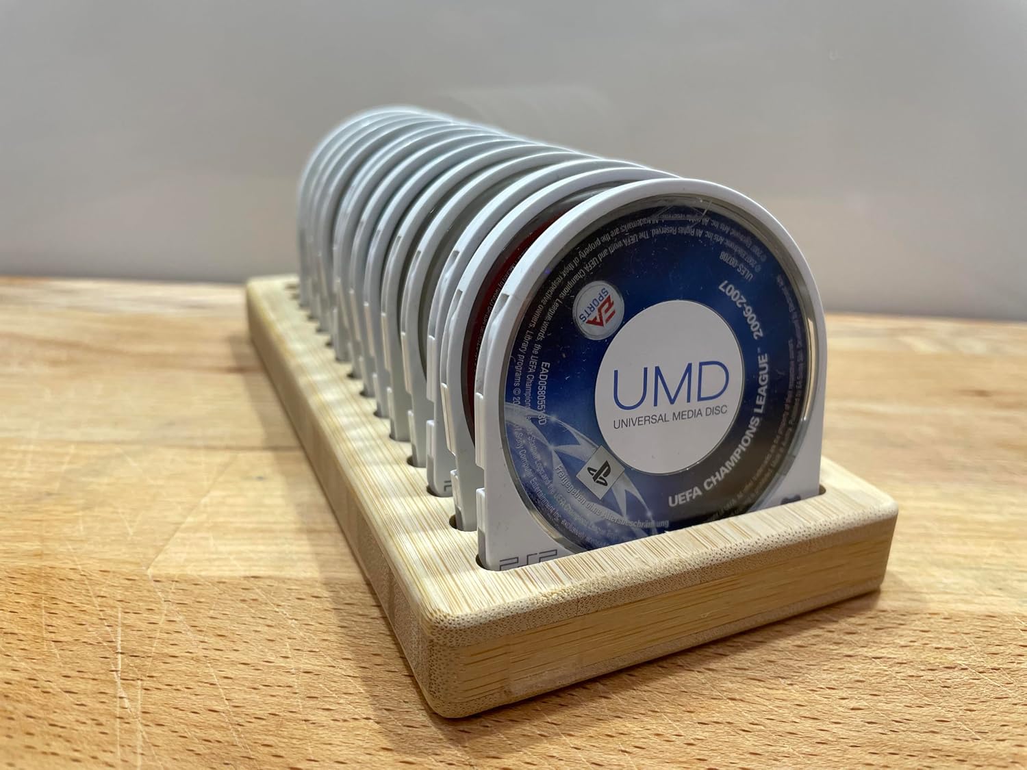 Generisch Wooden Stand for 15 Sony PSP UMD Games, brown