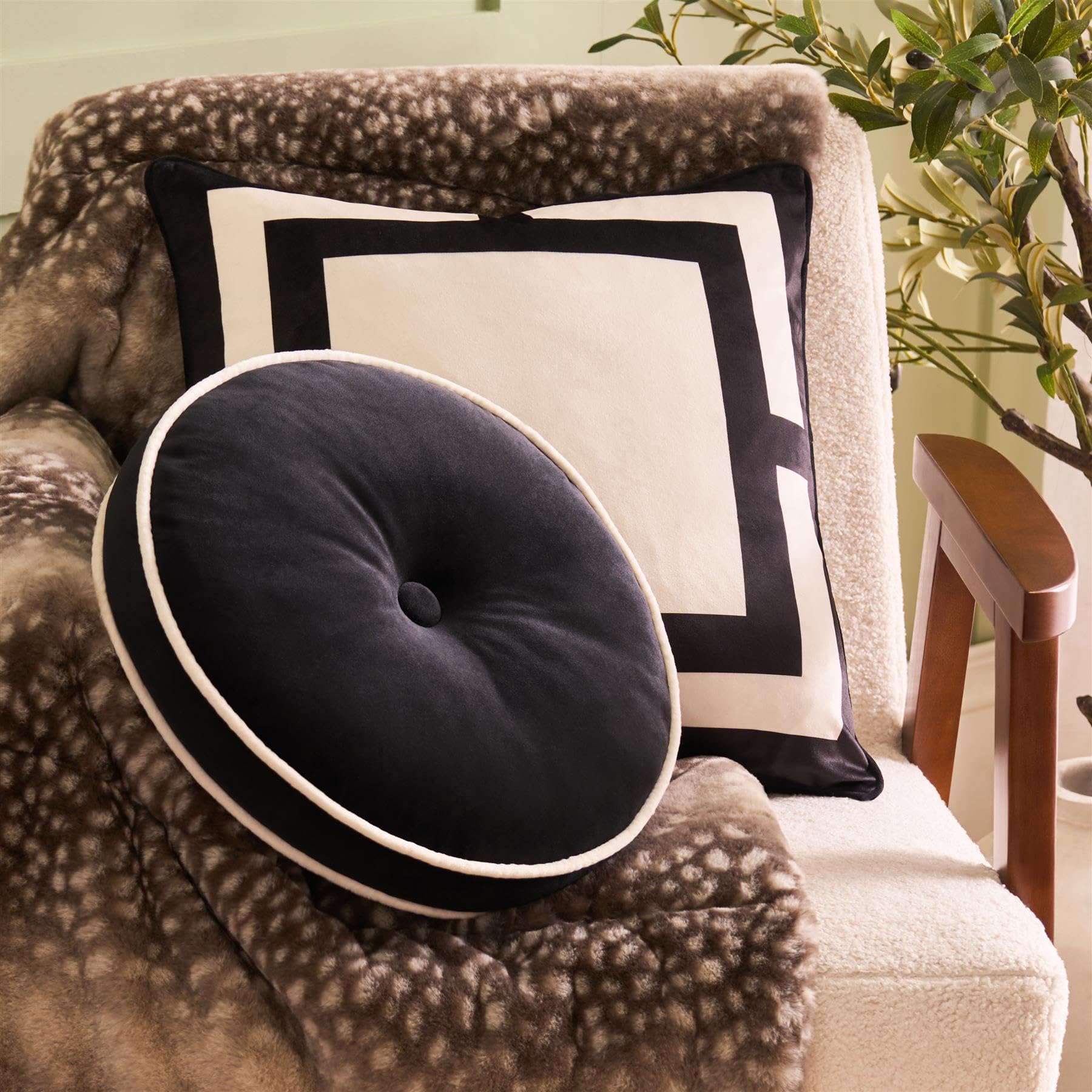 OHS Round Shaped Velvet Throw Pillow Soft Pleated Floor Pillow Round Scatter Cushion Decorative Couch Floor Seating Cushion for Sofa Chair Bedroom, Black/Cream - 30cm