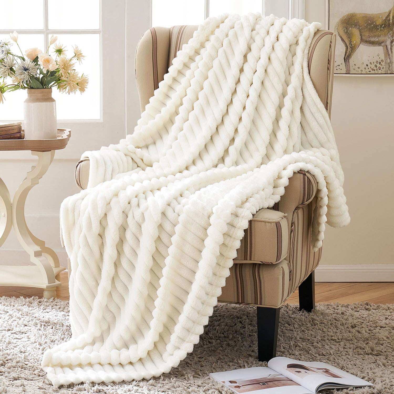 MIULEE Manta Polar de Microfibra Suave y Ligera para Cama, Sofá, Camping y Viajes - Manta Cálida Ultra Suave (125 x 150, Blanco)