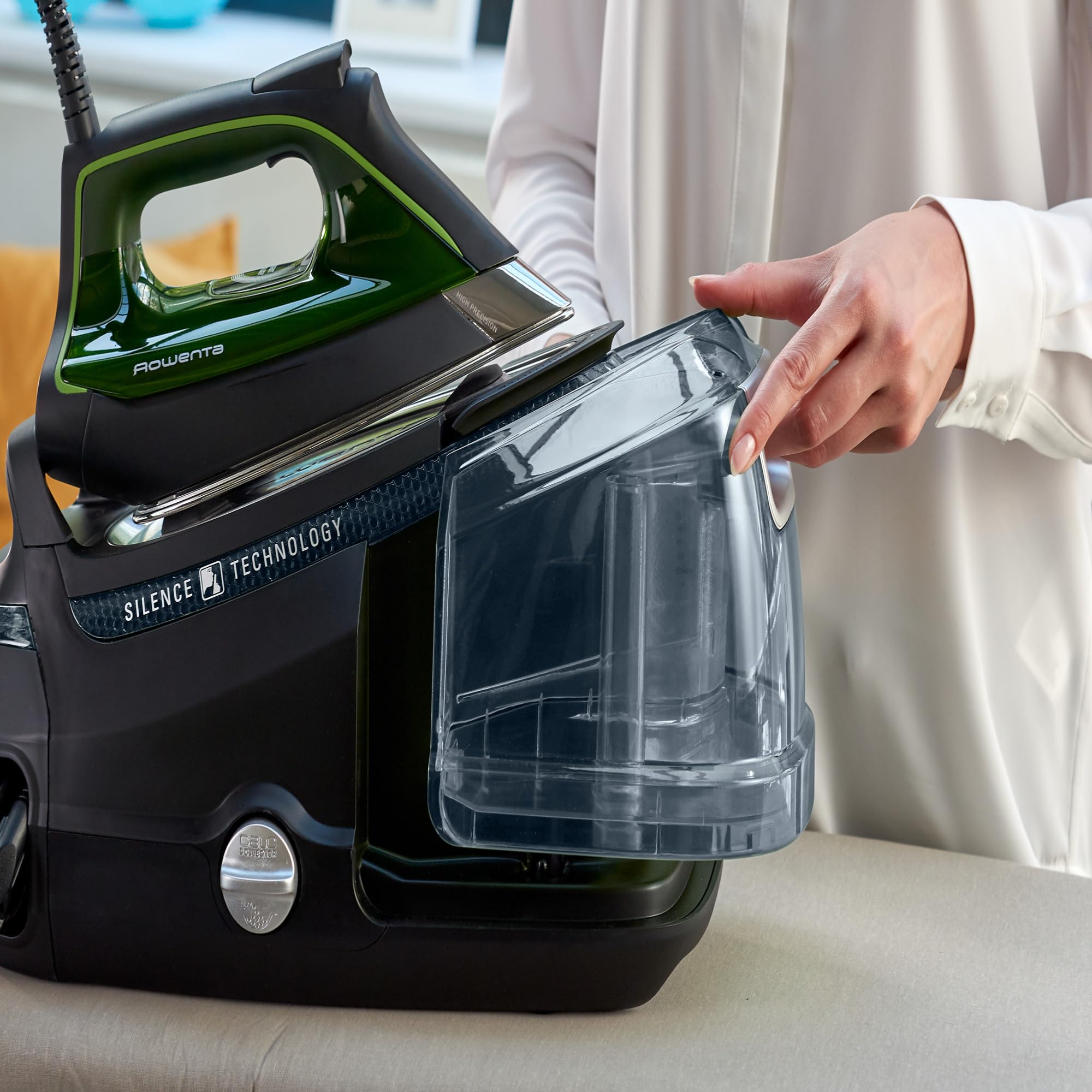 Rowenta DG9248 Silence Steam PRO Ferro da Stiro con Caldaia Silenziosa, Pressione Fino a 8 Bar, 2800 W, 1.3 Litri, Colpo Vapore 600 g/min, Ferro da Stiro a Vapore con Tecnologia Eco Intelligence