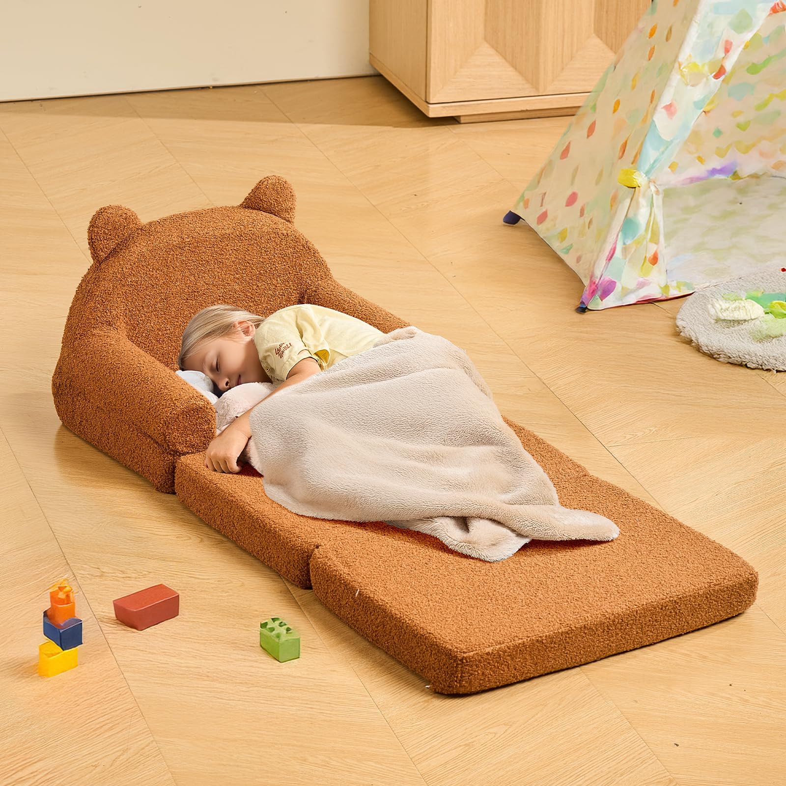 VEVOR Fauteuil pour Enfants Convertible 2-en-1, Canapé-lit Pliable et Moelleux, avec Accoudoirs, en Éponge 28D et Polaire Bouclette, Sofa Tout-Petits pour Chambre d’Enfants Salle de Jeux, Marron, M