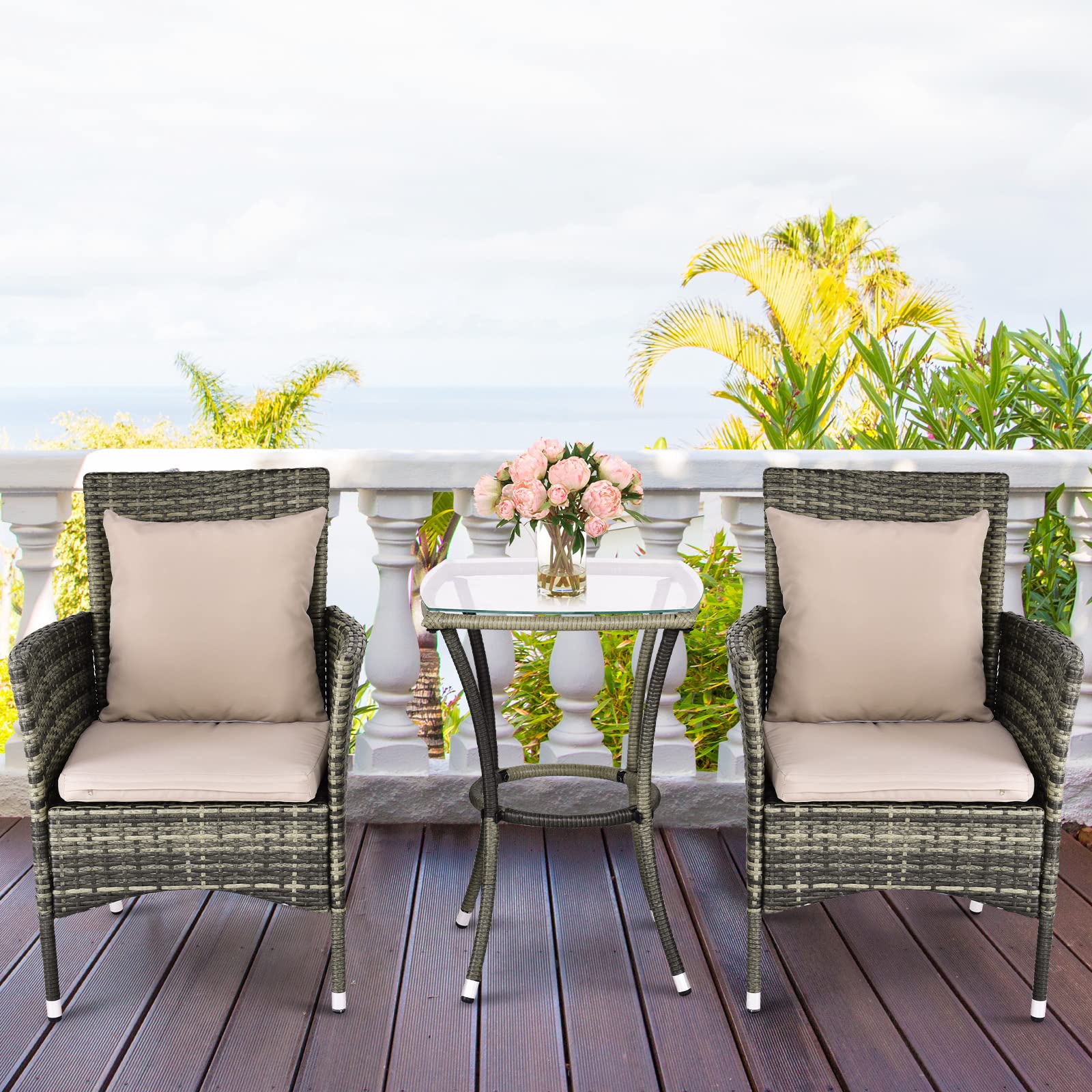 GIANTEX Set Mobili da Giardino in Rattan 3 Pezzi, Salottino da Giardino con 2 Poltrone e 1 Tavolino da Caffè in Vetro, Cuscini Inclusi, Resistente alle Intemperie