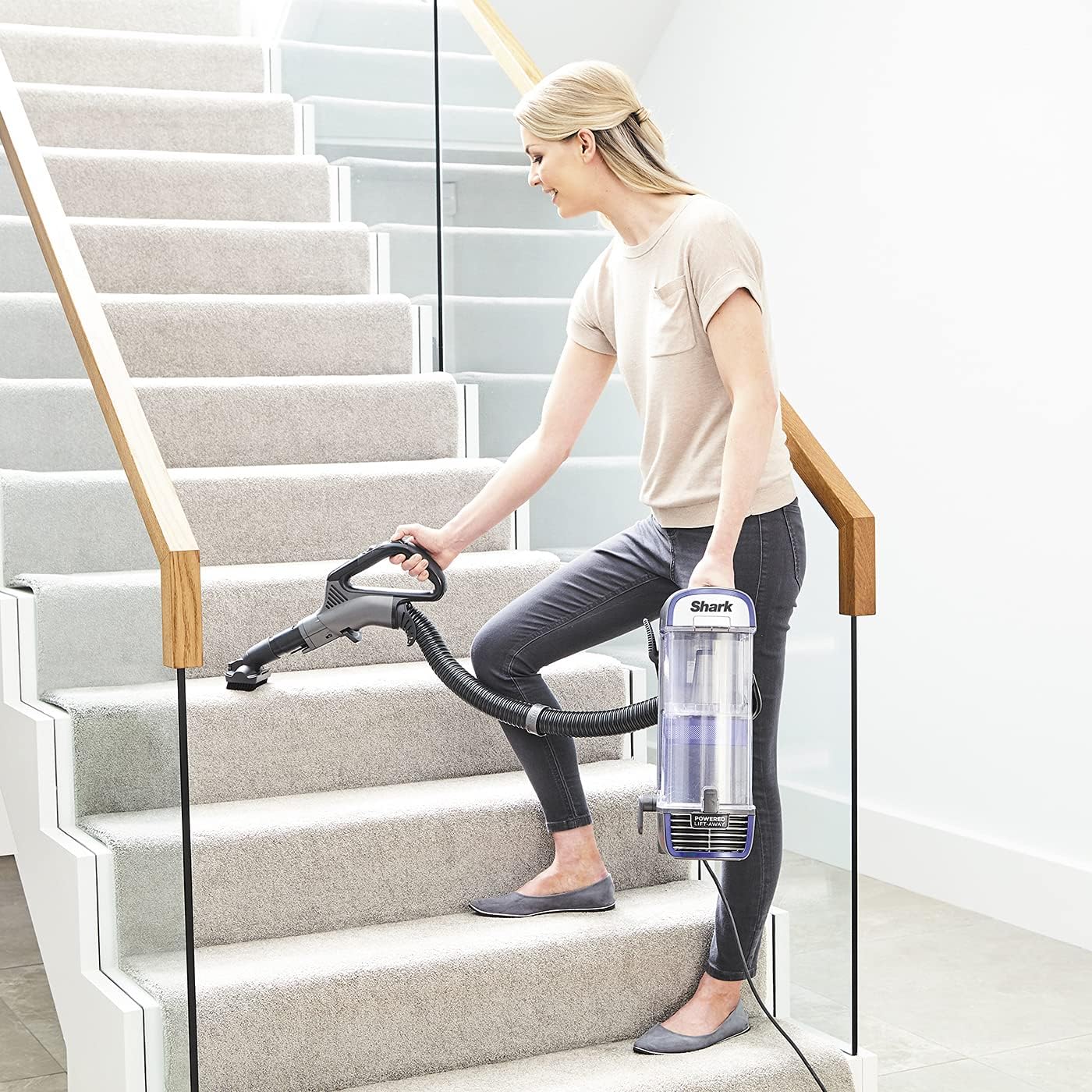Shark Upright Vacuum Cleaner [NZ850UK 
