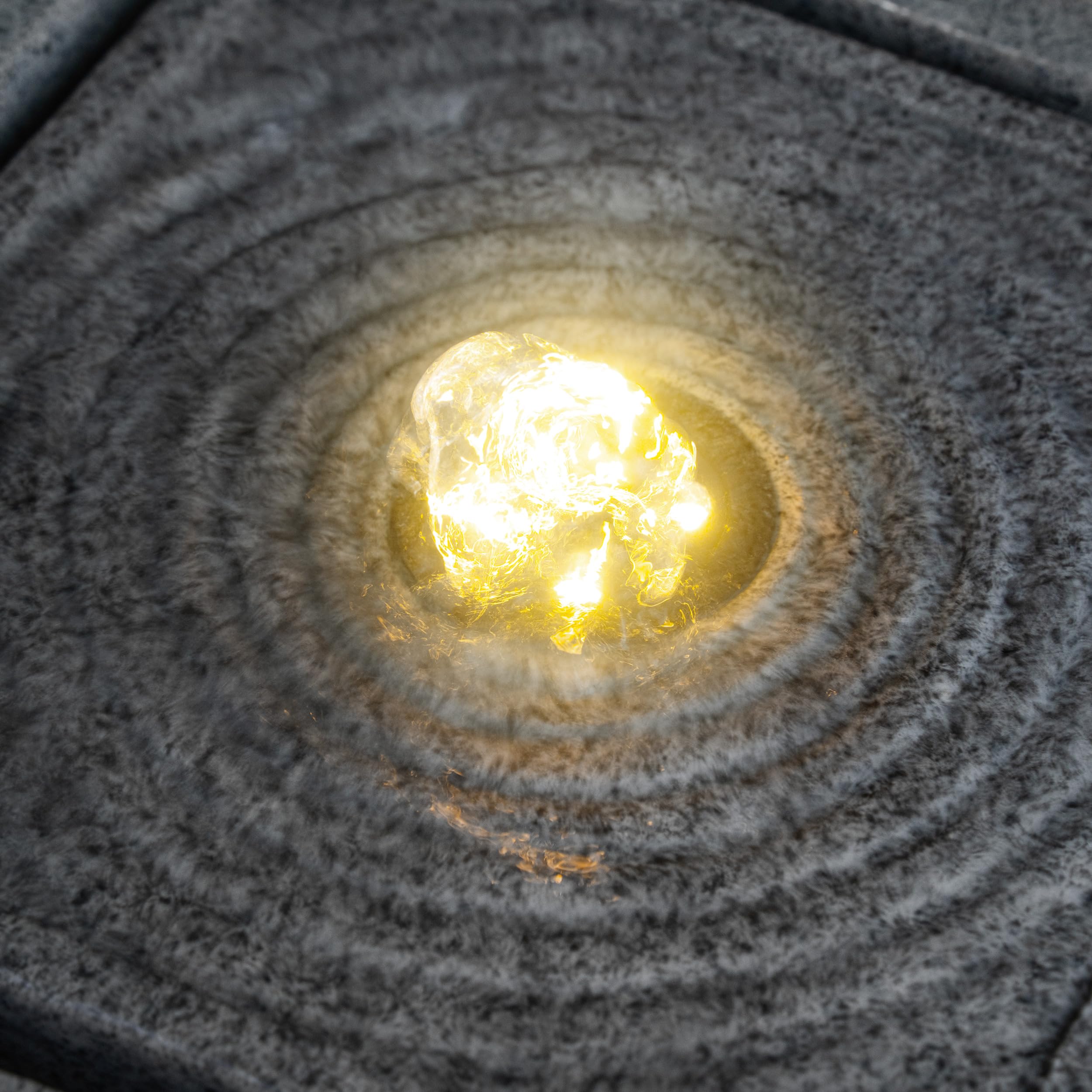 esotec Springbrunnen Designbrunnen Silent mit LED Beleuchtung, USB-Ladung, Timer, Solarmodul, Akku, LED-Licht warmweiß, 5m Kabel, Erdspieß und Wandhalterung 101372