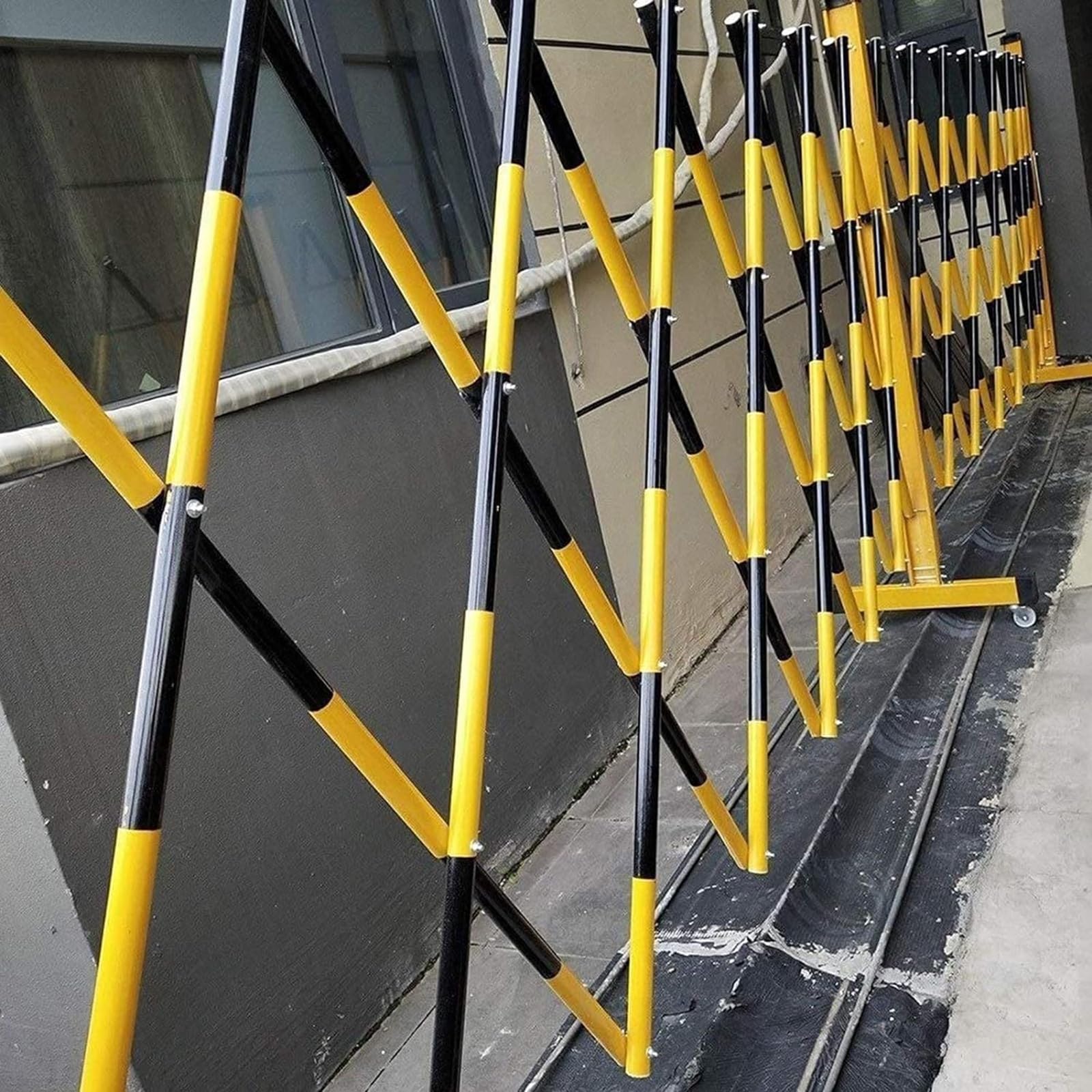 Barrera de estacionamiento móvil retráctil con ruedas, puerta de seguridad expandible de metal para seguridad industrial, 8 m de longitud, control de acceso de vehículos resistentes