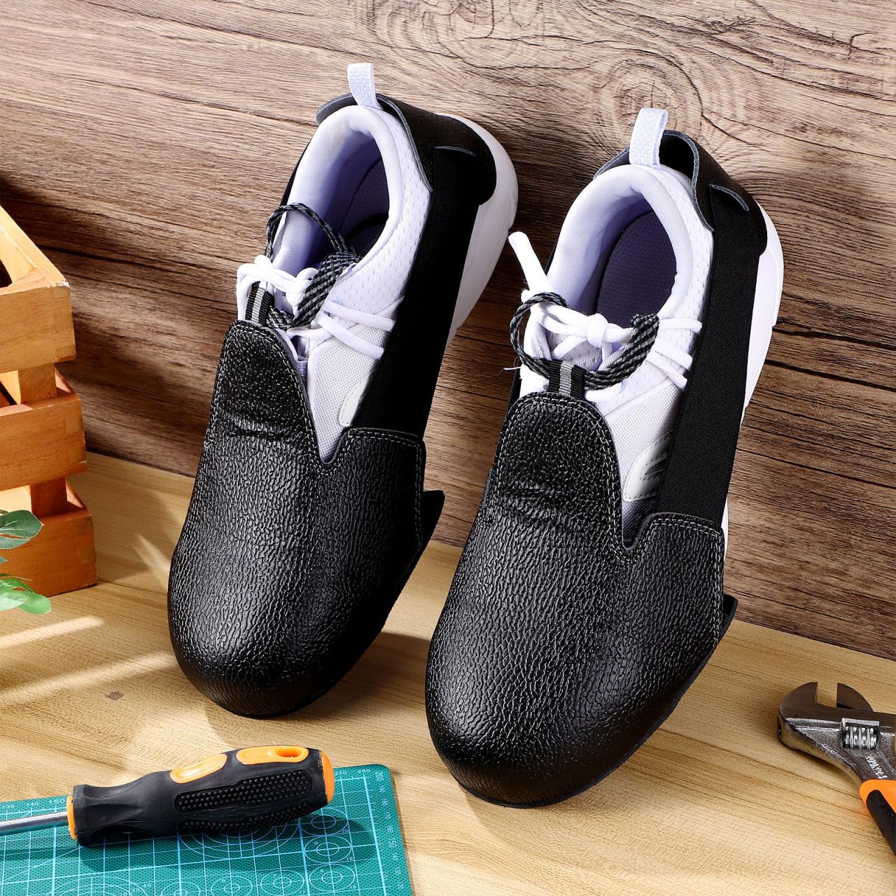 DOITOOL Surchaussures de Sécurité en Cuir - Couvre-Chaussures Coque avec Embout Acier Anti-Écrasement - Protection Pied Antidérapante 36-46 pour Visiteur Chantier, Industrie et Atelier