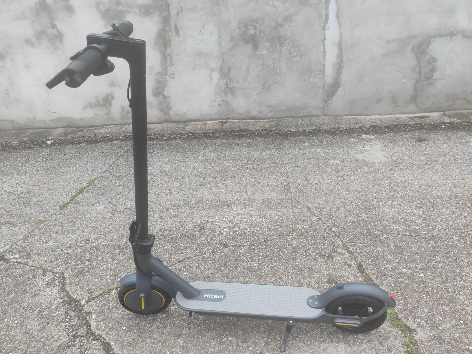 This electric scooter is AMAZING!!!