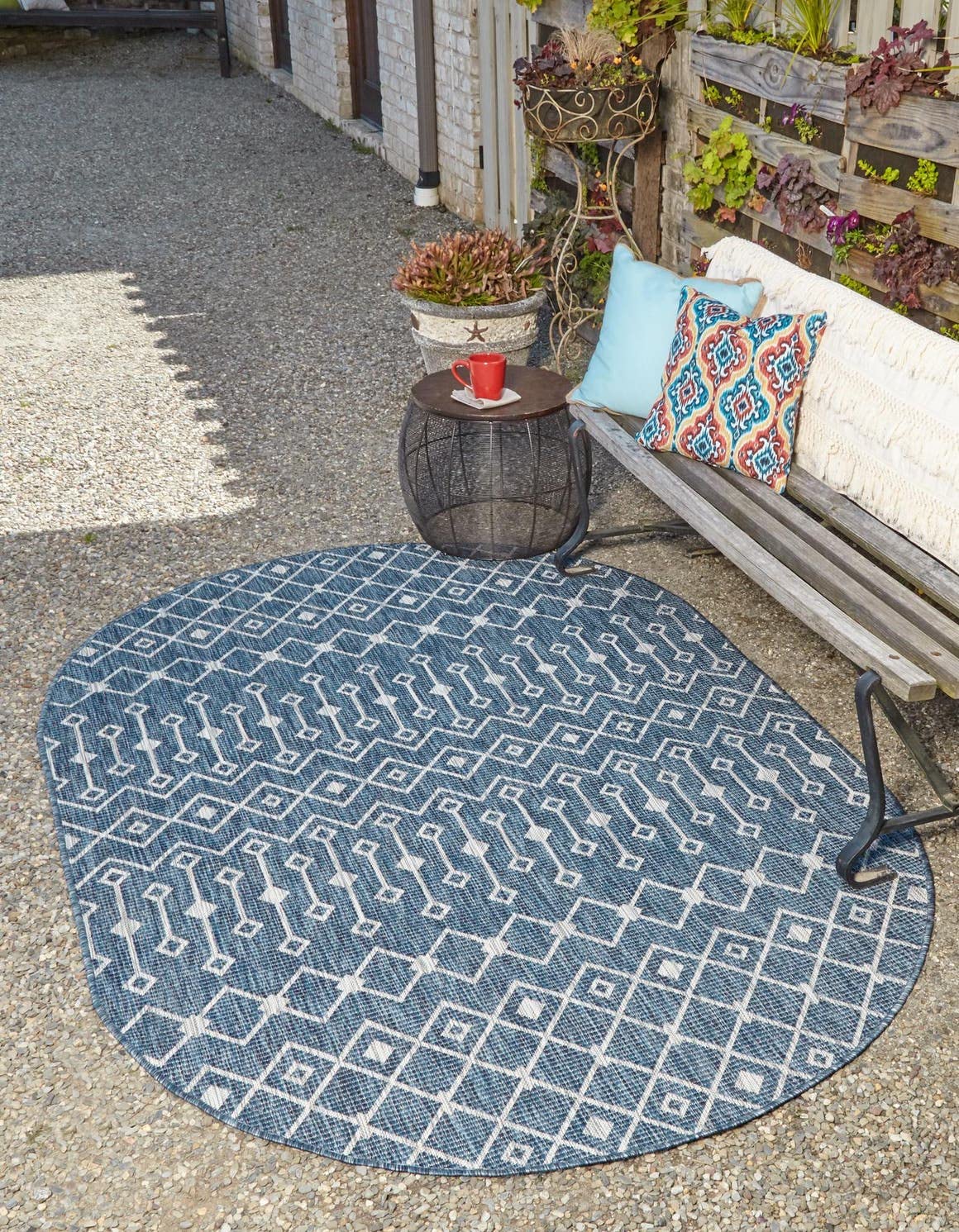 Unique Loom Outdoor Trellis Collection Area Rug - Tribal Trellis (7' 10" x 10' Oval, Blue/ Ivory)