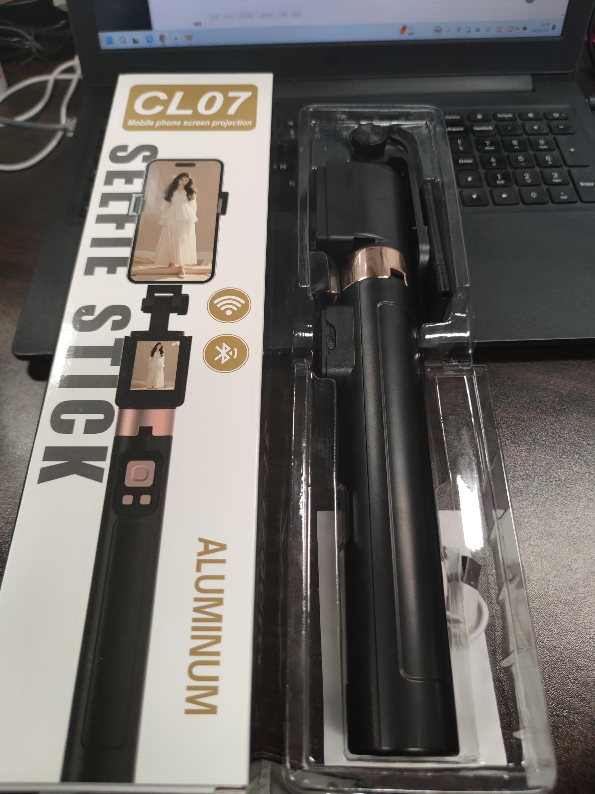 Kavolet Selfie Stick Treppiede con schermo di proiezione e scatto remoto per Vlog Live Streaming, morsetto universale per e telefono cellulare, treppiede estensibile in lega di alluminio da utilizzare