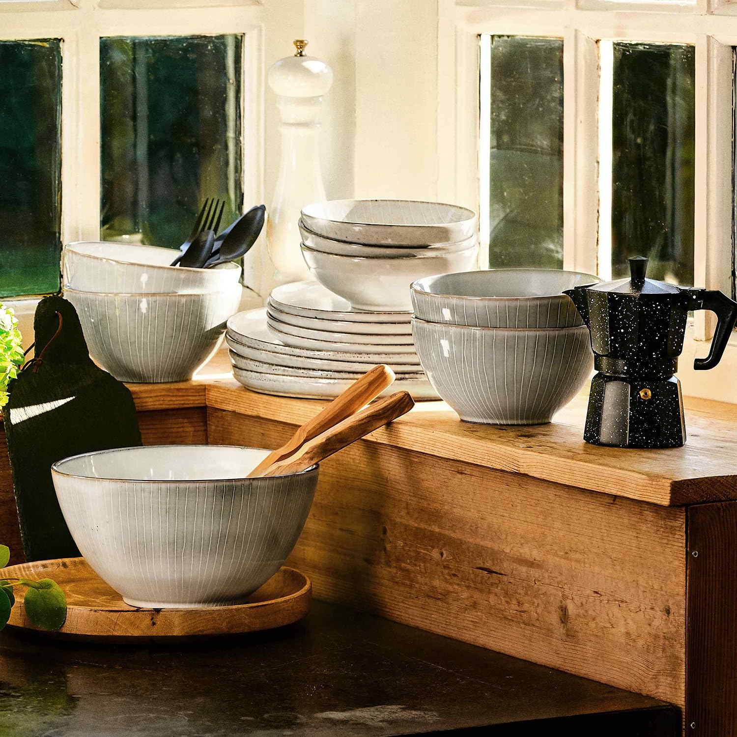 BUTLERS Geschirrset 4 Personen HENLEY Steinzeug Geschirr Set 16-tlg. Kombiservice | Tassen Schalen Kuchenteller Speiseteller | Landhausstill reaktive Glasur, Mikrowellen- & spülmaschinenfest