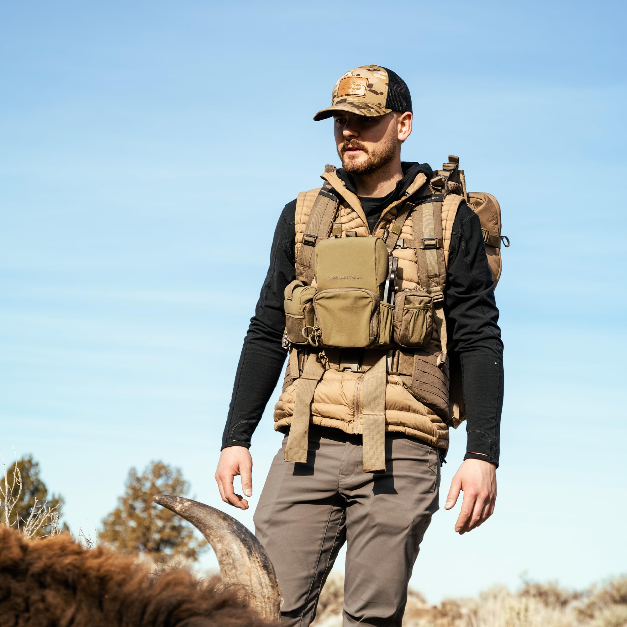 Eberlestock Bravo Modular Bino Pack – Magnetisches Fernglasgeschirr für die Jagd mit leisem Stoßschnurverschluss – MOLLE-kompatibel – atmungsaktive Air-Mesh-Gurte – Militärgrün, Größe L