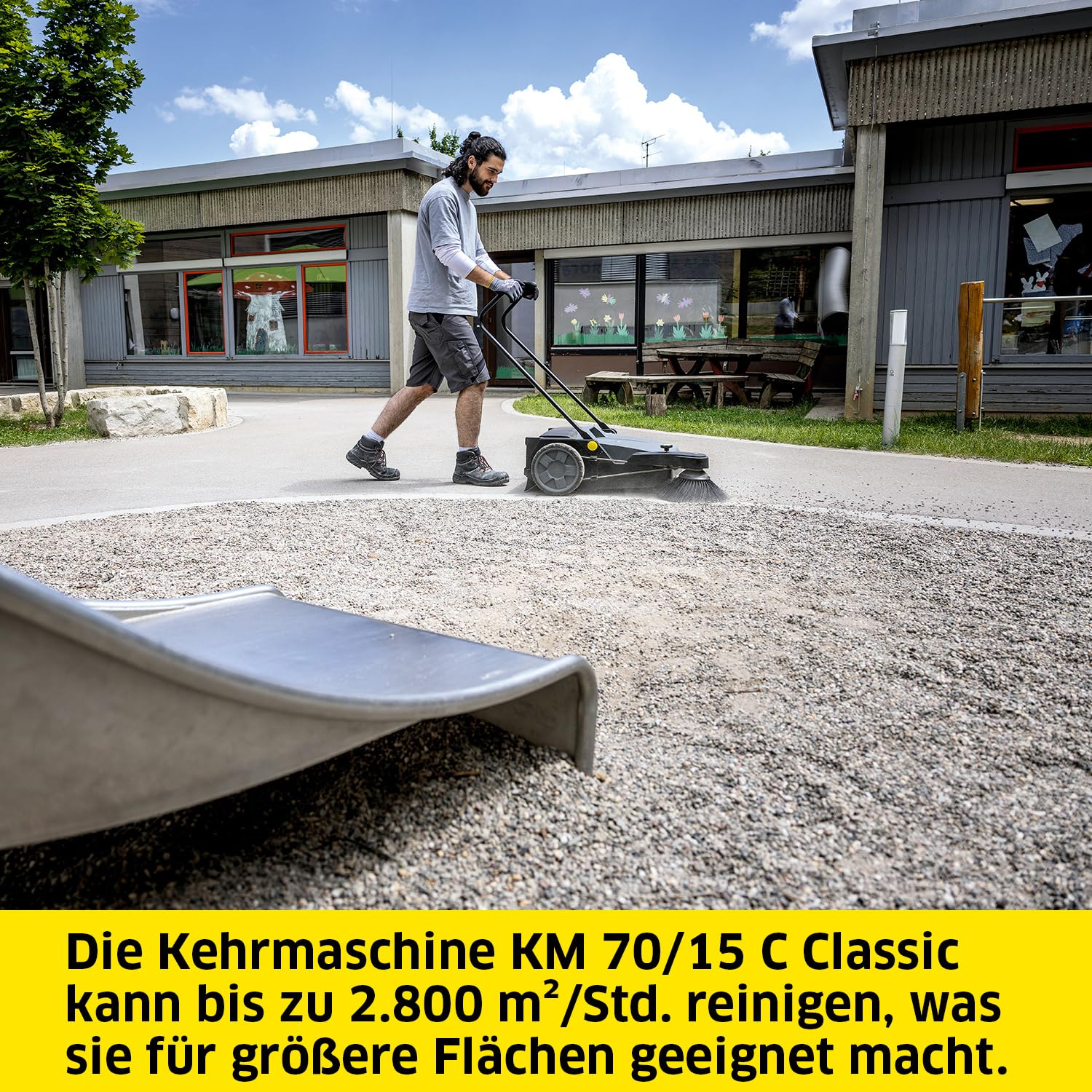 Kärcher Kehrmaschine KM 70/15 C Classic, anthrazit, (Max. Flächenleistung: 2.800m²/h, Seitenbesen rechts, Kehrbehälter: 15 l, Arbeitsbreite: 700 mm)