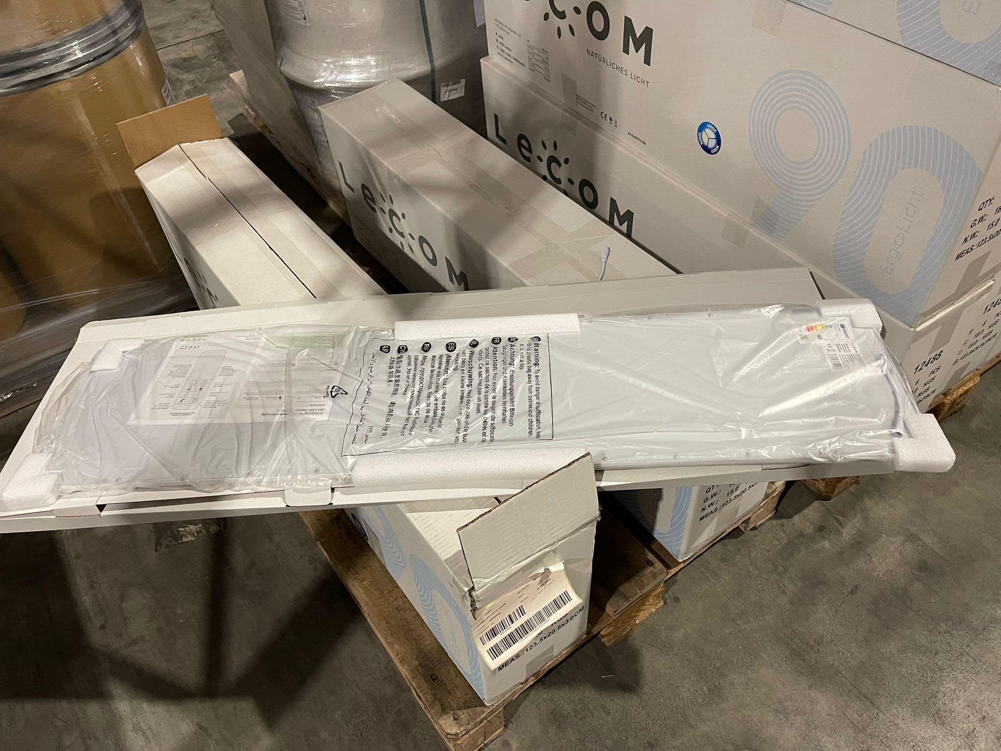 LECOM LED Panel 120x30 Dimmbar 3000-6000K CRI90 Fernbedienung Aufbaurahmen | LED Deckenleuchte Aufputz. Natürliche Farben dank CRI90 für Verkaufsräume, Bibliotheken, Schulungsräume, Besprechungsräume.