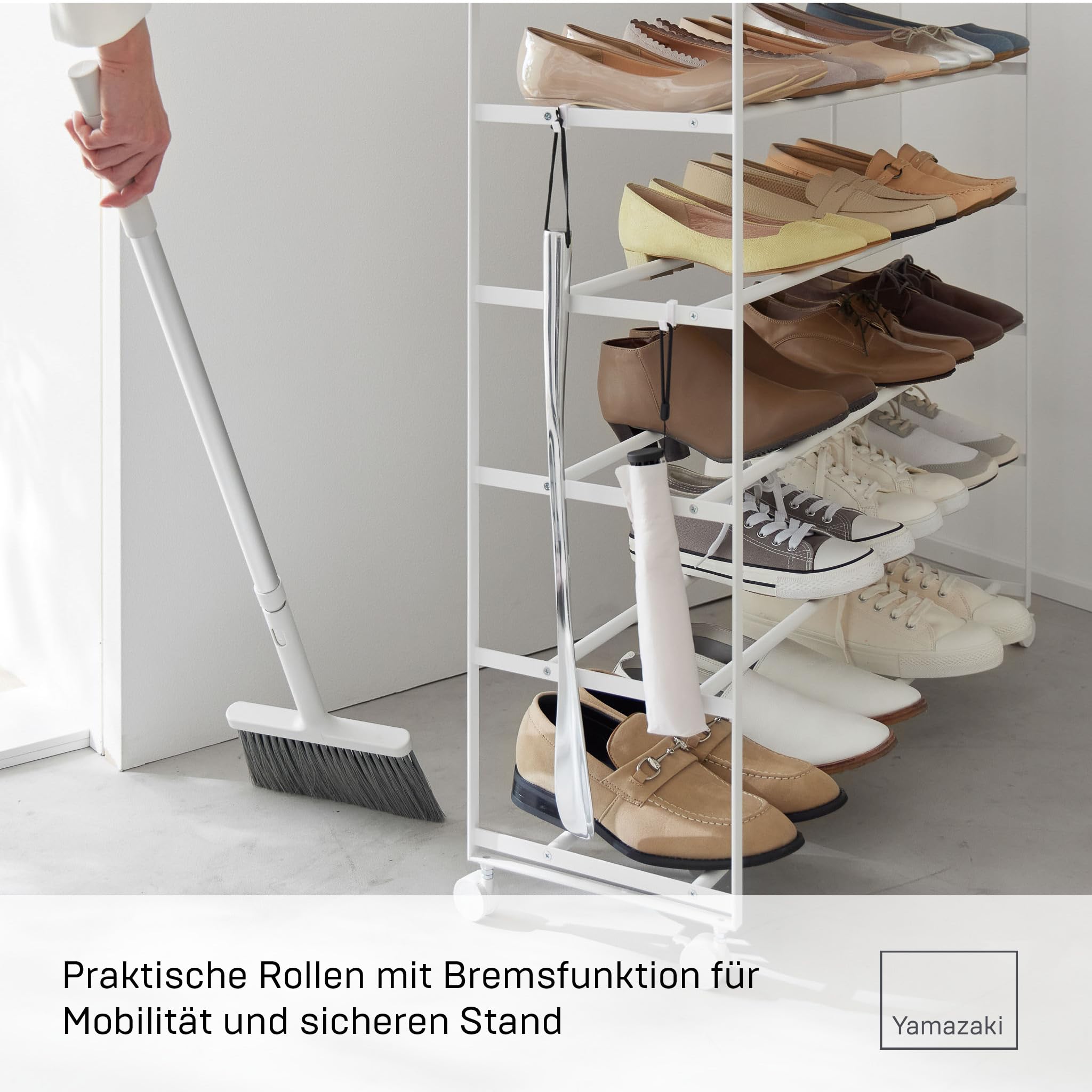 YAMAZAKI 1465 Tower 5-stöckiges Schuhregal mit Holzablage und Rollen, weiß, Stahl/Holz/Nylon, minimalistisch, 26 x 90,5 x 87 cm
