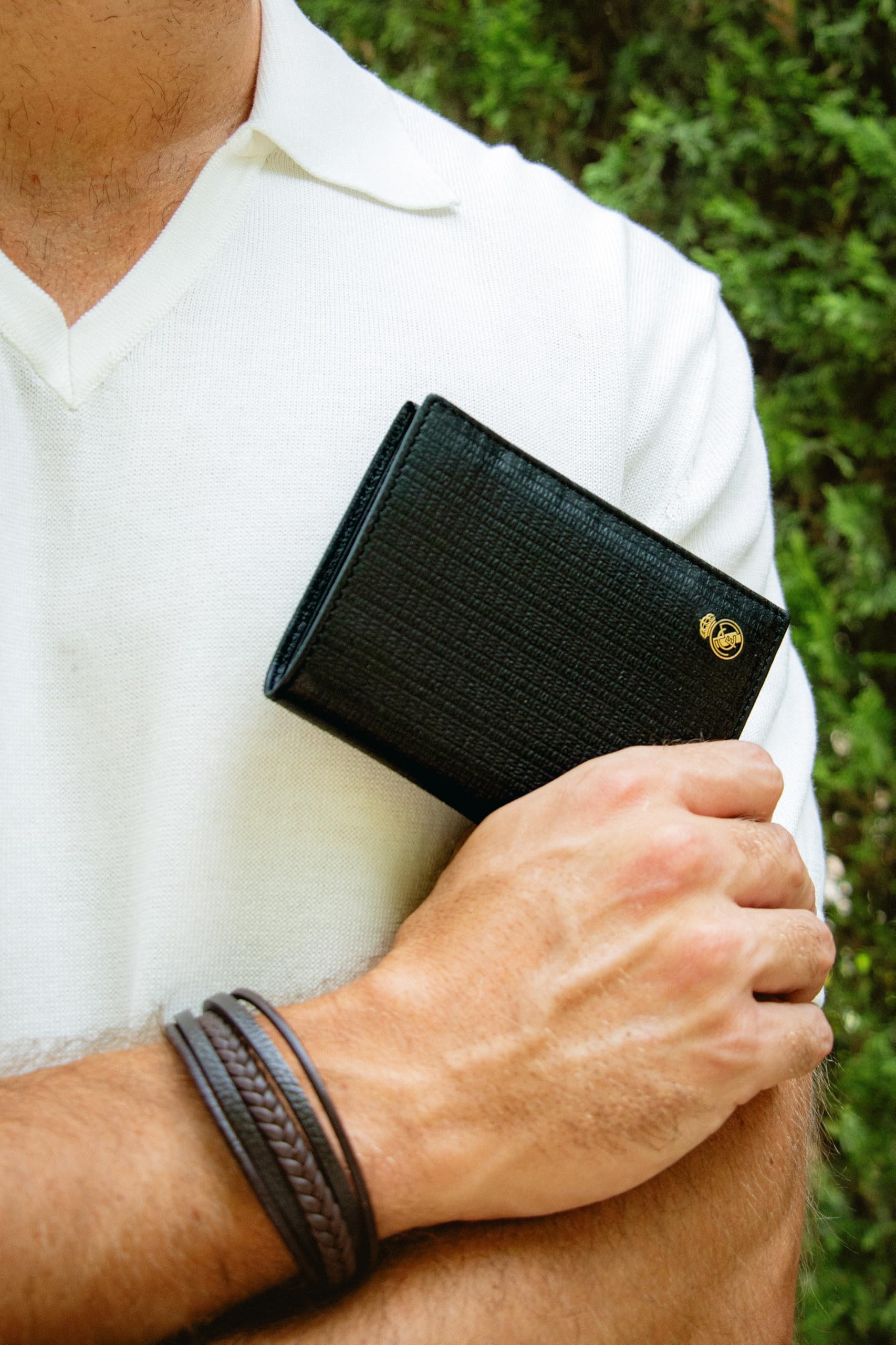 LUGUPELL Cartera Oficial del Real Madrid - Piel 100% Legítima con Protección RFID, Diseño Exclusivo con diseño RM. Regalo para Hombre. (PEQUEÑA con Monedero Negro)