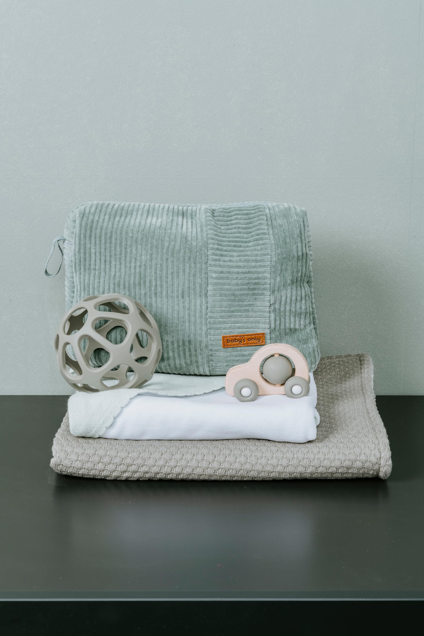 Baby's Only - Baby-Pflegetasche Sense - Wickeltasche - Kulturbeutel - Platz für Babypflegemittel - Perfekt für unterwegs - Weiß - 25x10x20 cm
