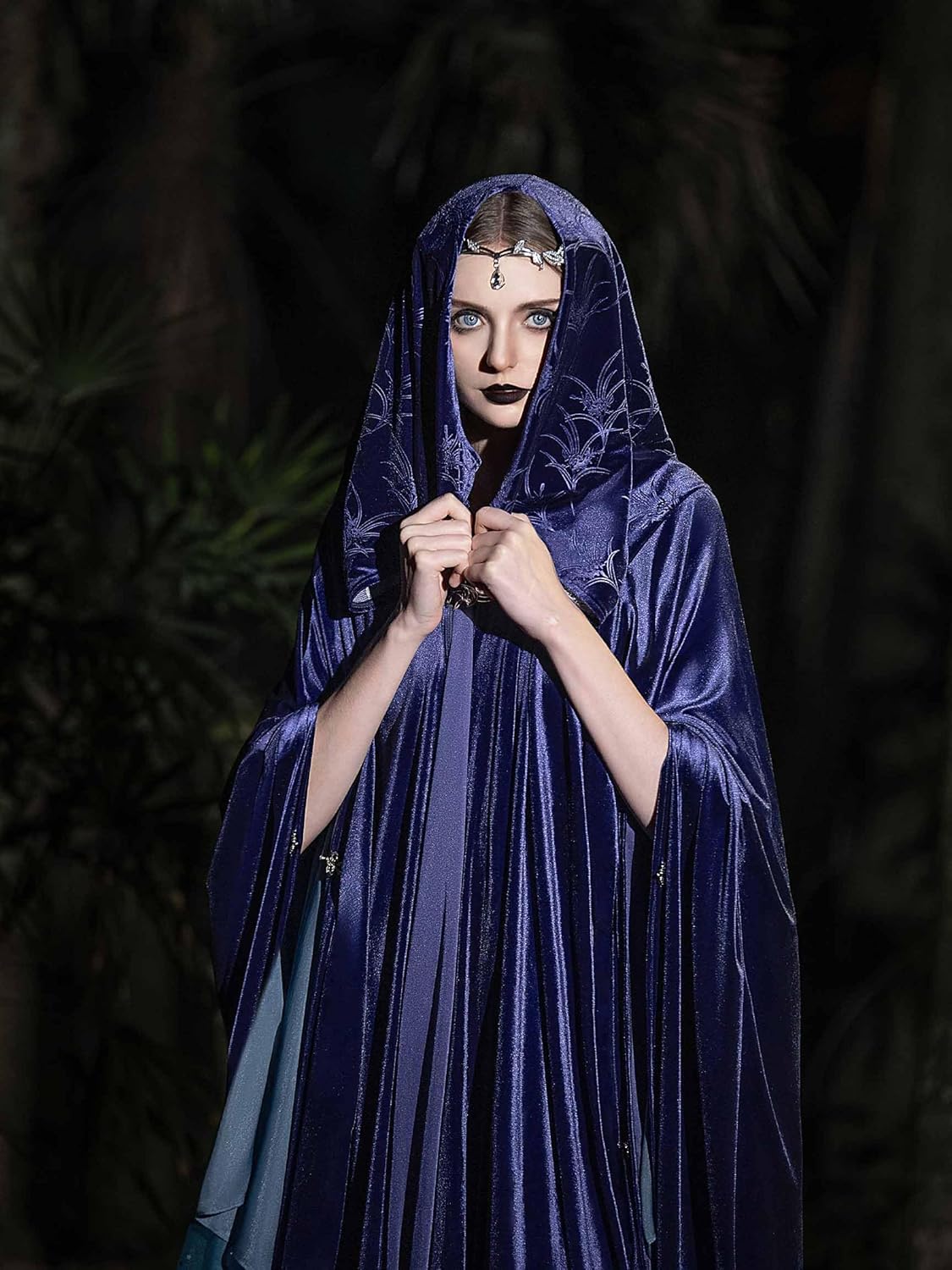 Women Renaissance Hooded Cape Velvet Medieval Cloak Halloween Costume Witch Cloak Hobbit Costume - Image 3