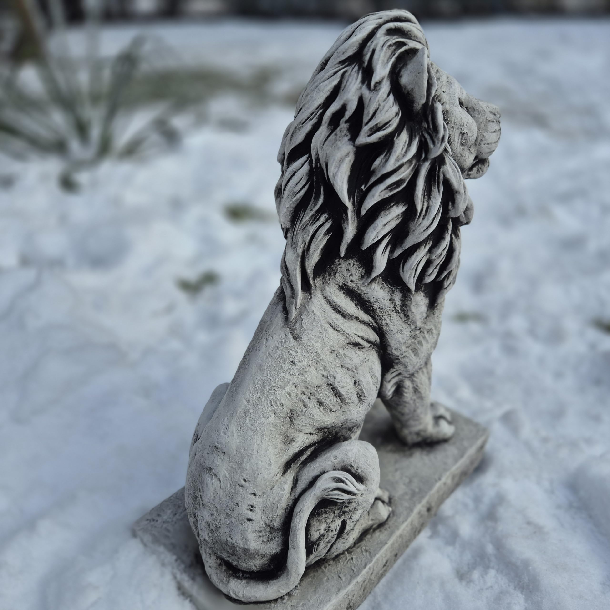 FABRIQ Kleiner Garten Löwe Figur Rechts, Steinfigur, Wetterfest, frostsicher aus Steinguss für Außenbereich, massiv 36 cm, 11 kg, shwarz