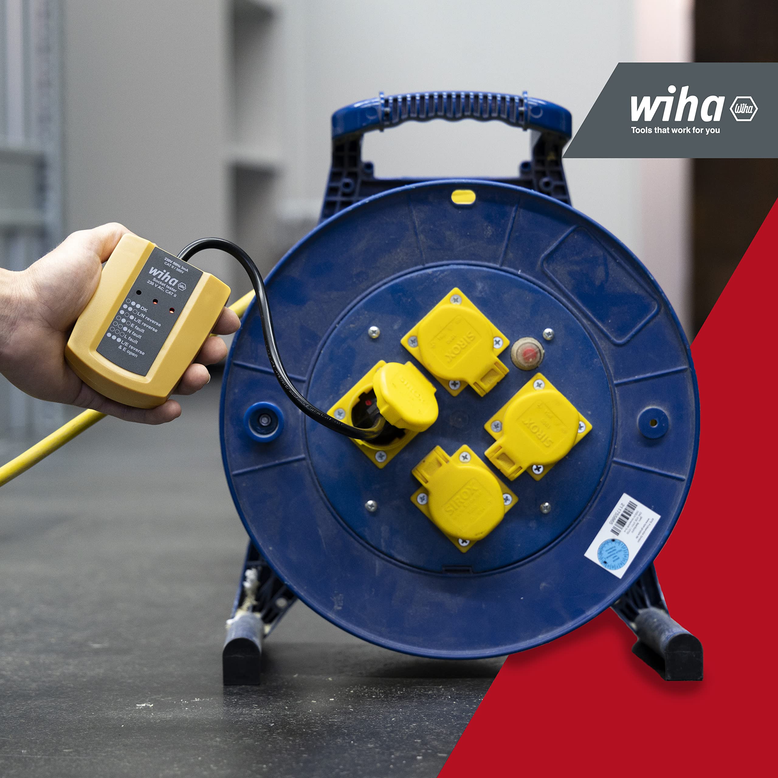 Wiha Tester per prese 230 V AC, CAT II con 2 batterie AAA I con cavo flessibile, indicatore LED (45220)