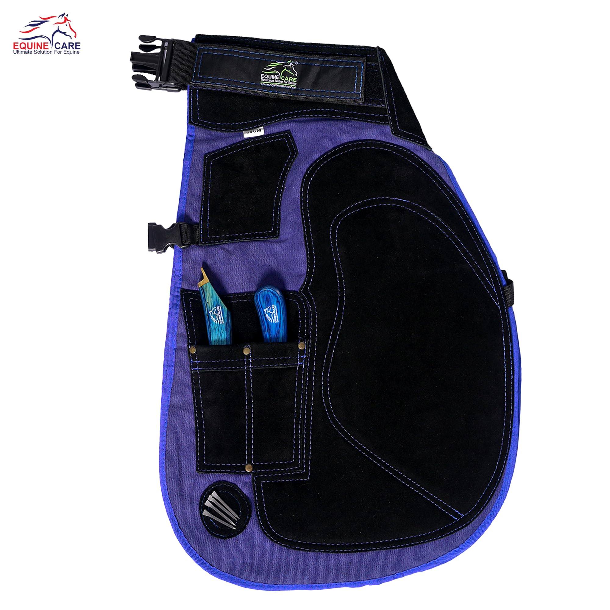 Equine Care Tablier de maréchal Chaps – 58,4 cm et 63,5 cm – Cuir suédé et toile – 4 poches, 2 aimants – Fer à cheval et bordure de sabots – Bleu/noir, 59 cm de long