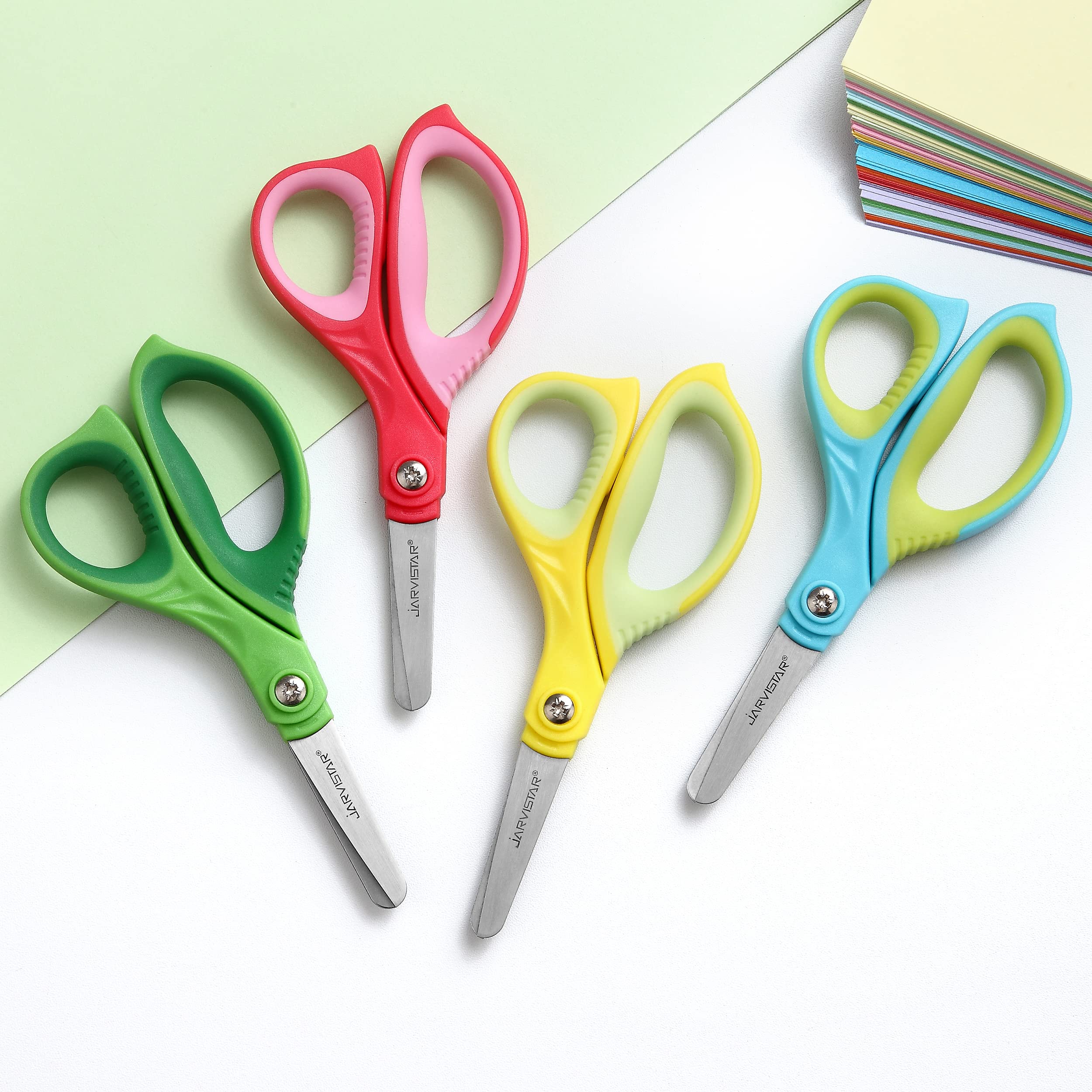 JARVISTAR Tijeras para Niños: Paquete de 4 Escolares de Seguridad Con Hojas Redondeadas y Cubierta Protectora - Artesanales y de Papel 13 cm (Verde/Azul/Amarillo/Rojo)