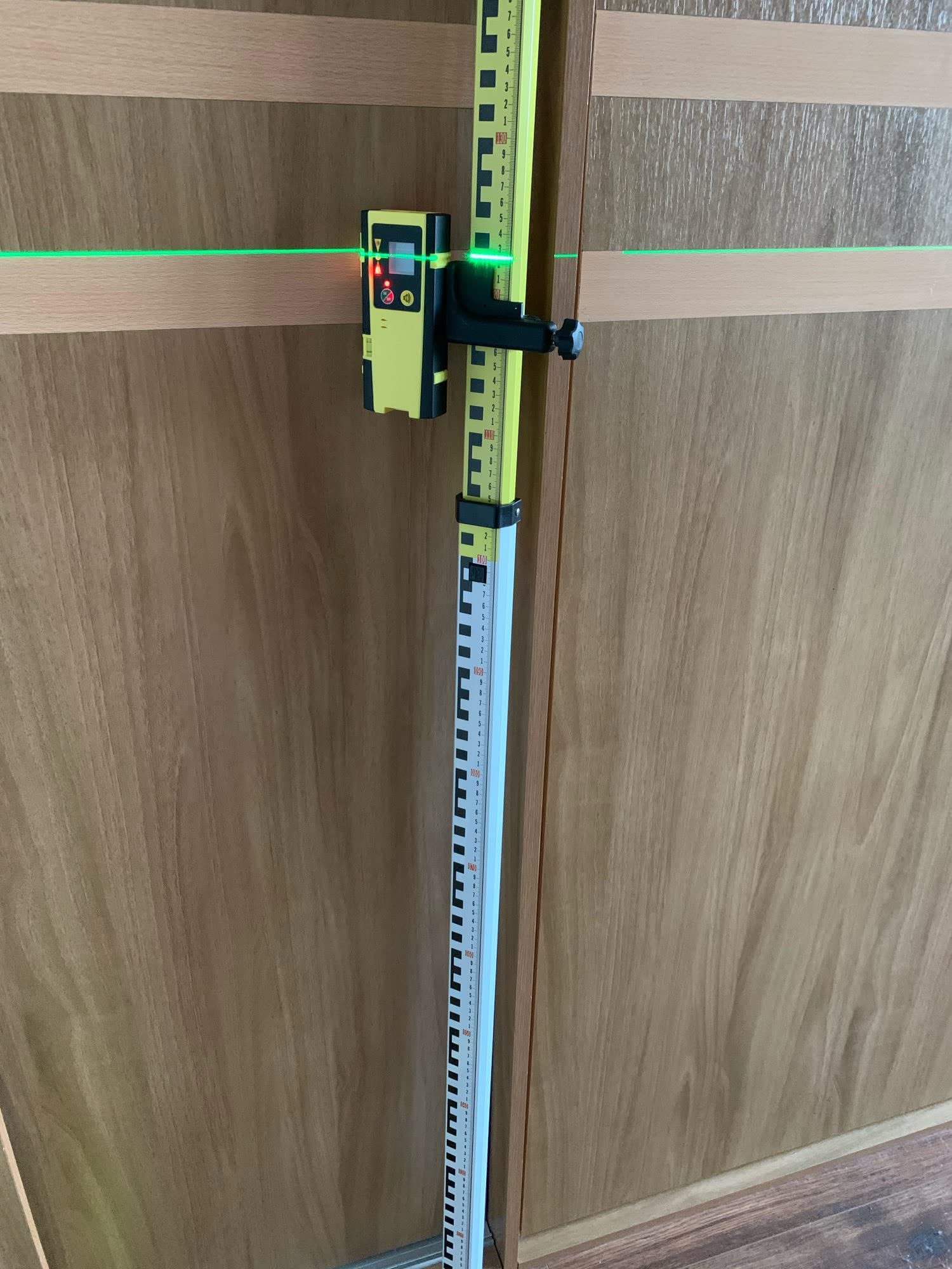 Firecore Mire Telescopique, Canne Telescopique Laser, tige telescopique pour laser, nivellement télescopique Hauteur (max.)5m (2 Graduations (mm/cm), Avec Niveau & Coulisseau,sac de rangement)-FLR500A