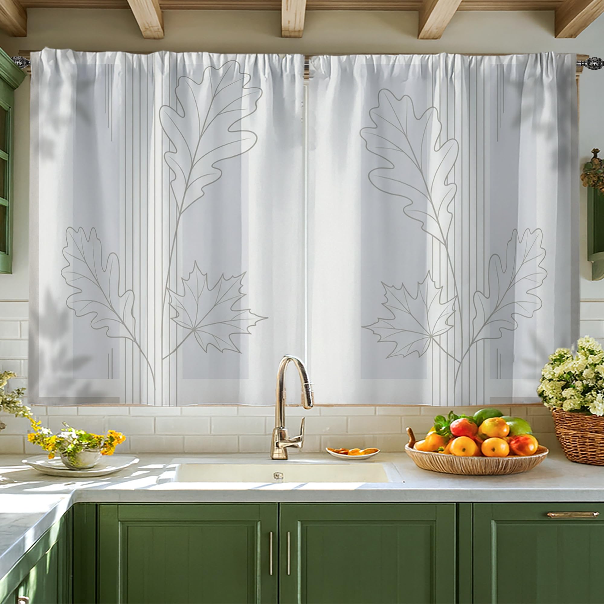 Rideaux de cuisine modernes pour illuminer le coin évier et la salle à manger en blanc automne