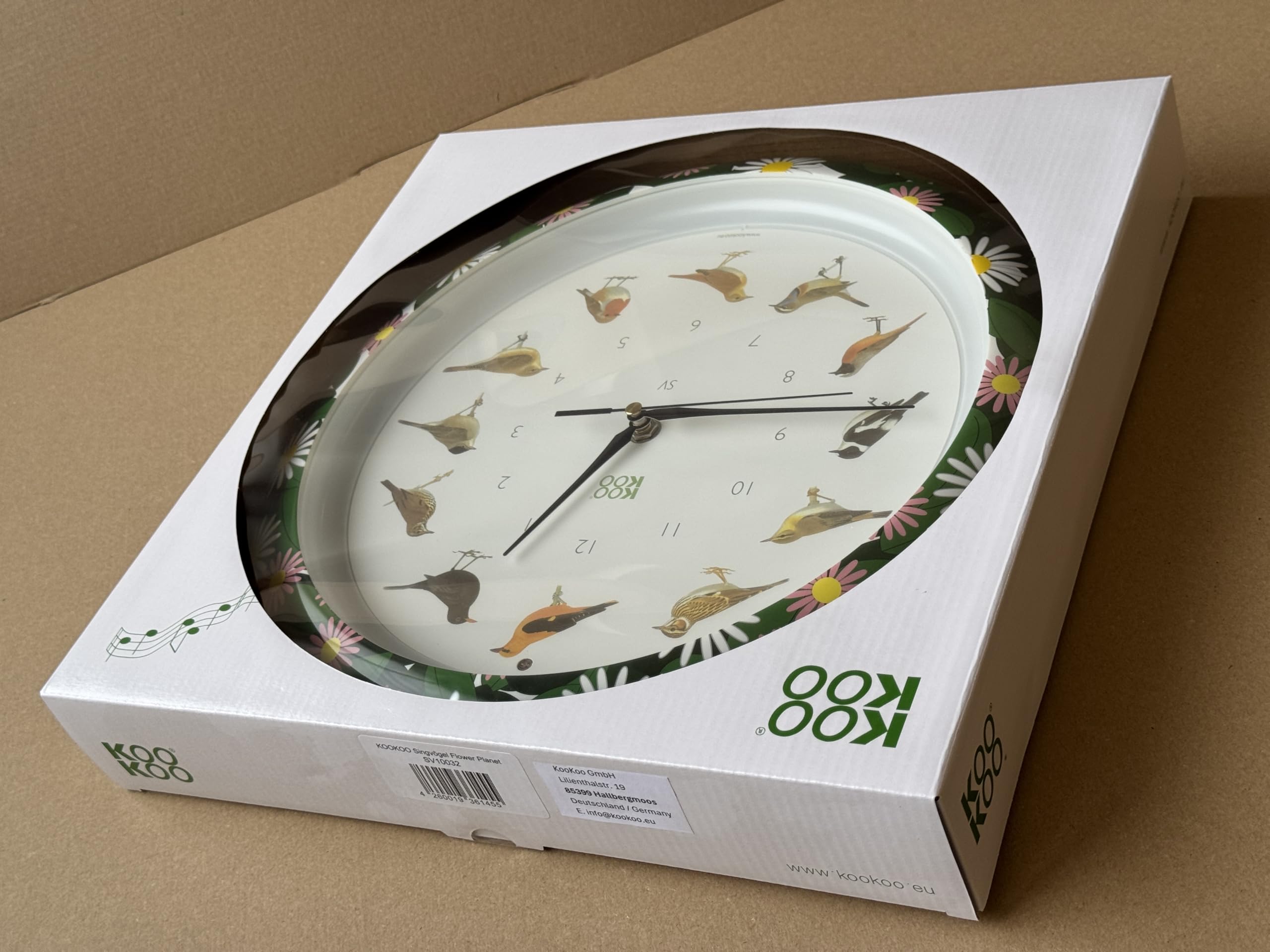 KOOKOO Reloj con diseño de pájaros cantores con 12 pájaros cantores y auténticas Voces Naturales de pájaros, con Mecanismo de Cuarzo radiocontrolado por Radio