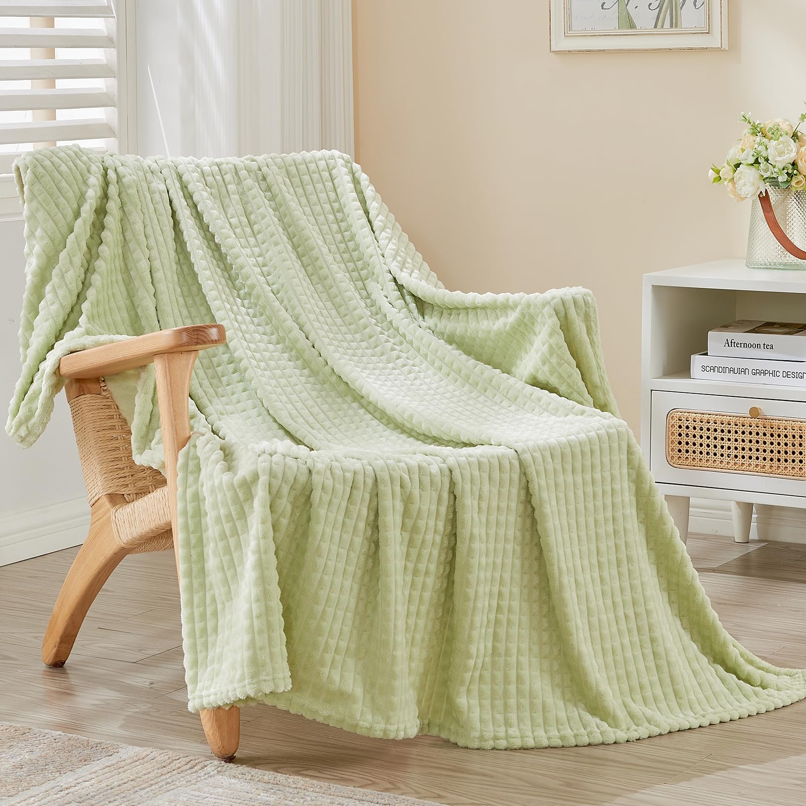EMME Coperta Pile Plaid Morbida - 3D Touch Coperta Divano, 130 x 150cm, Coperta di Flanella Calda e Soffice, Lavabile, Coperta Letto Singolo, Matrimoniale, Coperta per Casa, Picnic, Verde Salvia