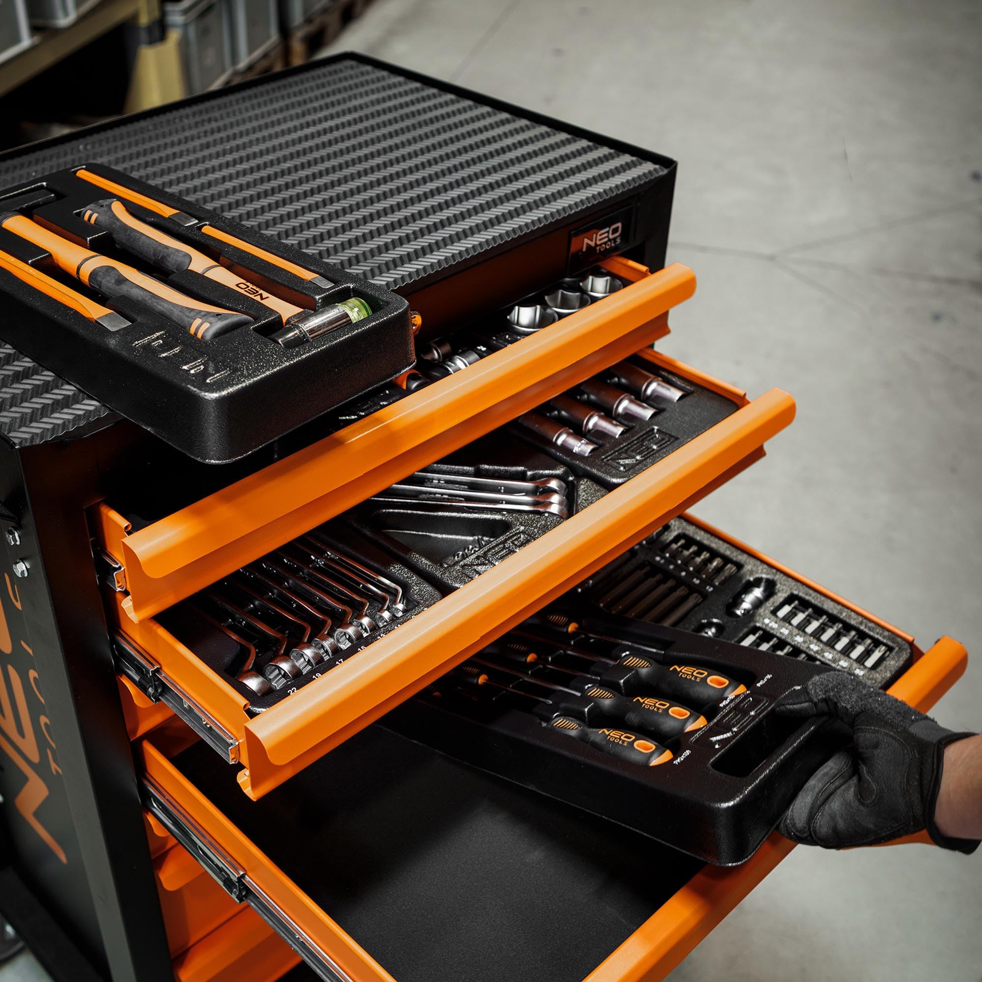 NEO TOOLS 84-222 Servante d'atelier noir orange