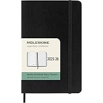 Moleskine Weekly Planner 2025-2026, Agenda Settimanale 18 Mesi Con Spazio per Note, Copertina Morbida e Chiusura Elastica, Formato Pocket 9 x 14 cm, Colore Nero